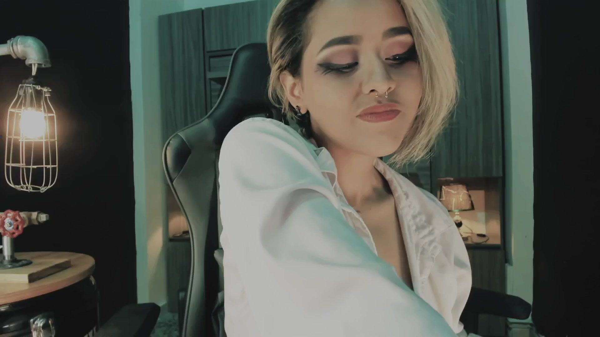 Gallery image thumbnail from AbraxxysRadio's myfreecams stream on, 10/24/2024, 24:31 image 11 of 20