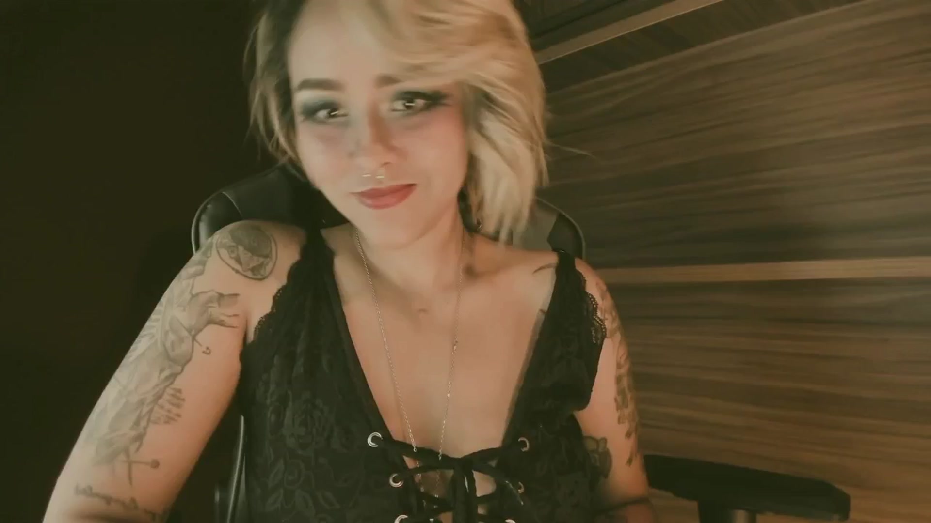 Gallery image thumbnail from AbraxxysRadio's myfreecams stream on, 10/25/2024, 01:06 image 2 of 20
