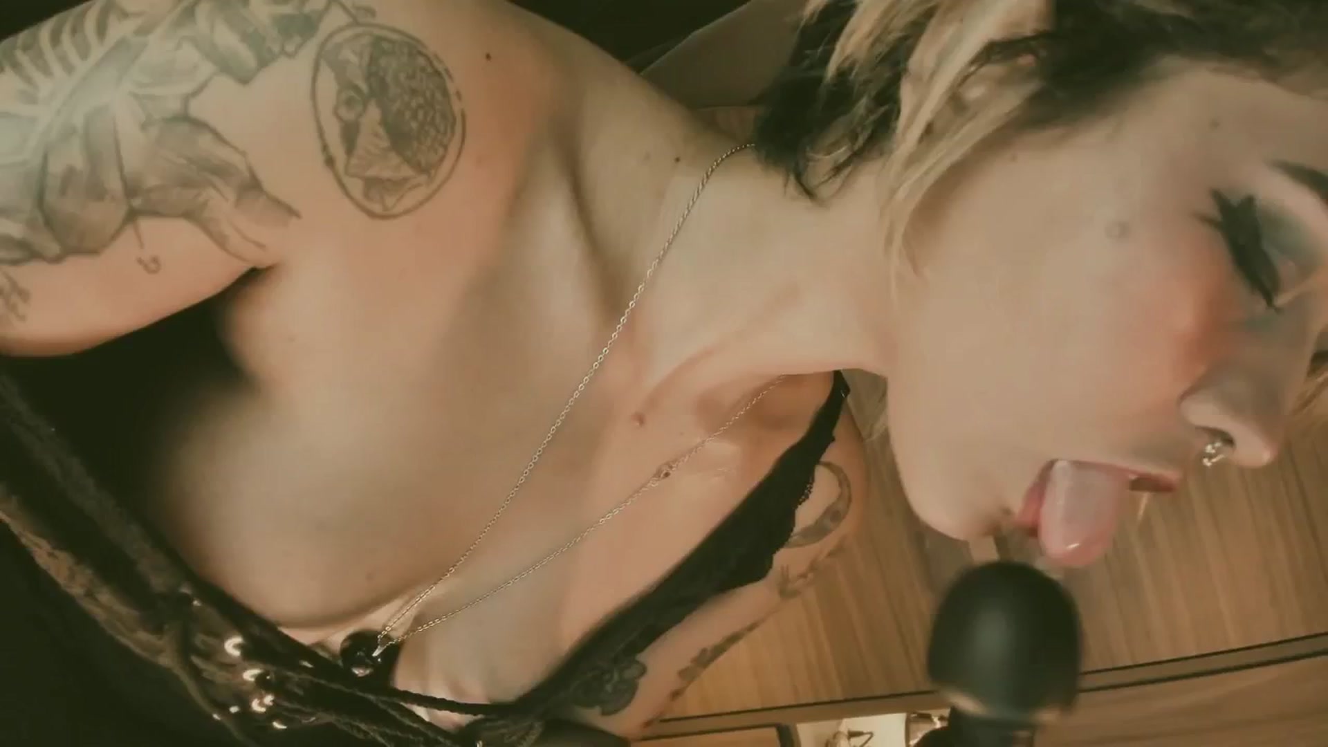Gallery image thumbnail from AbraxxysRadio's myfreecams stream on, 10/25/2024, 01:06 image 17 of 20