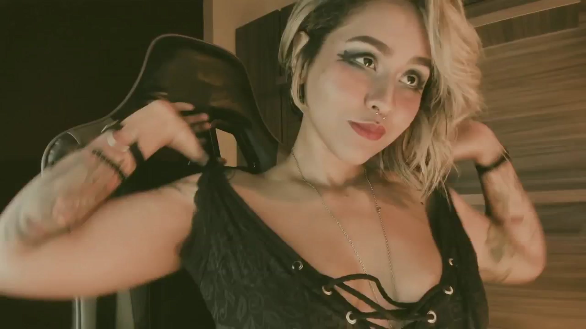 Gallery image thumbnail from AbraxxysRadio's myfreecams stream on, 10/25/2024, 01:06 image 16 of 20