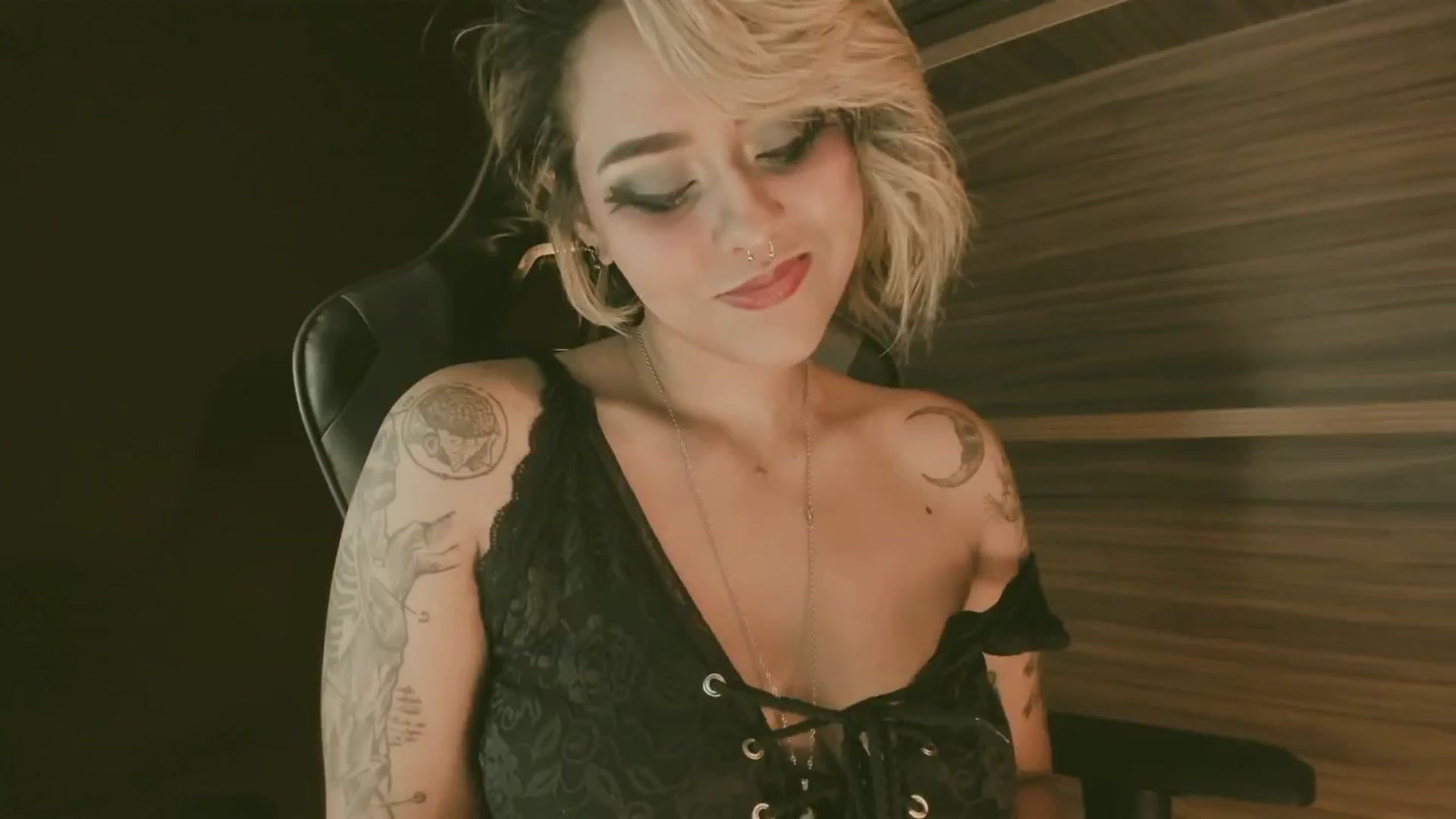 Gallery image thumbnail from AbraxxysRadio's myfreecams stream on, 10/25/2024, 01:06 image 4 of 20