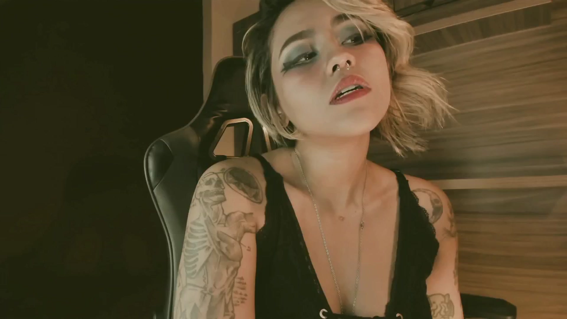 Gallery image thumbnail from AbraxxysRadio's myfreecams stream on, 10/25/2024, 02:29 image 3 of 20