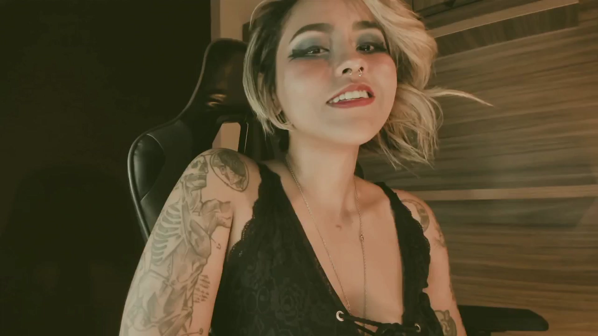 Gallery image thumbnail from AbraxxysRadio's myfreecams stream on, 10/25/2024, 02:29 image 2 of 20