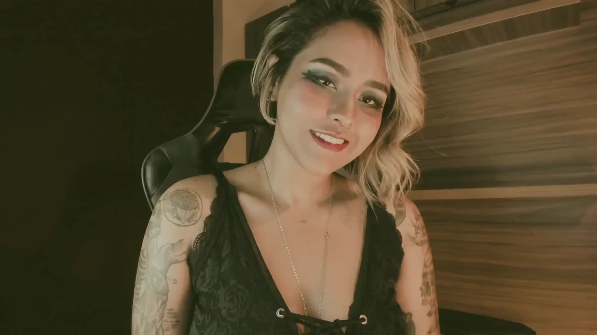 Gallery image thumbnail from AbraxxysRadio's myfreecams stream on, 10/25/2024, 02:29 image 5 of 20