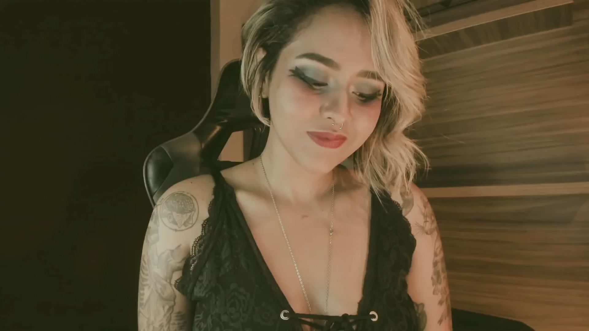 Gallery image thumbnail from AbraxxysRadio's myfreecams stream on, 10/25/2024, 02:29 image 6 of 20