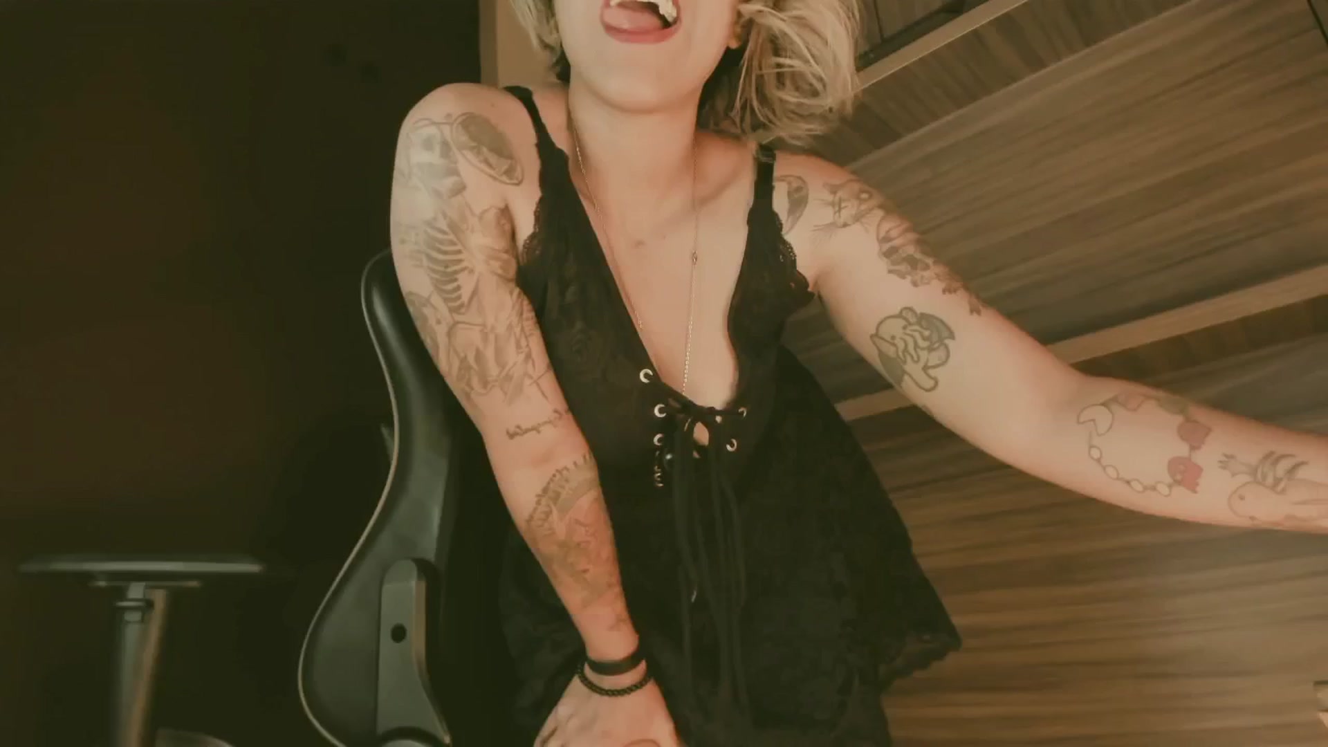 Gallery image thumbnail from AbraxxysRadio's myfreecams stream on, 10/25/2024, 02:29 image 8 of 20