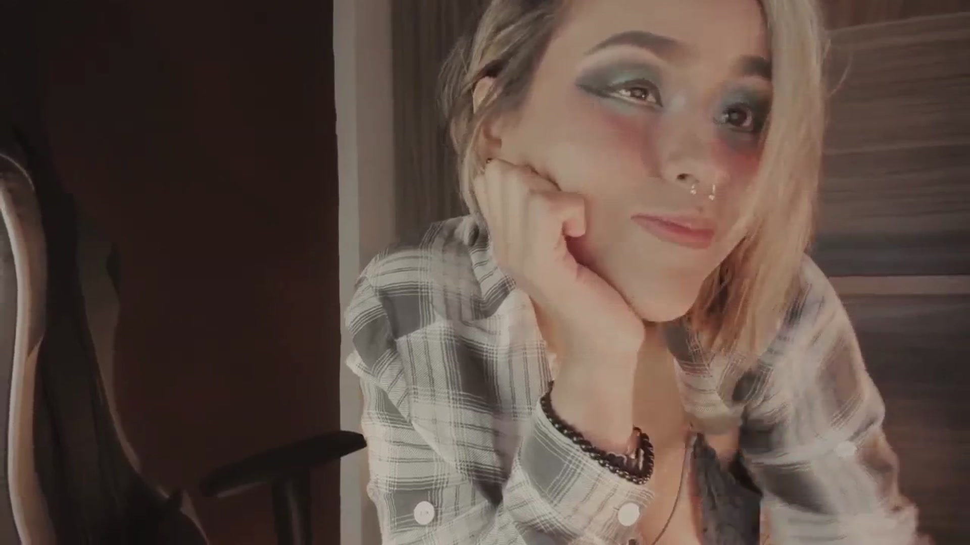 Gallery image thumbnail from AbraxxysRadio's myfreecams stream on, 10/30/2024, 24:01 image 5 of 20