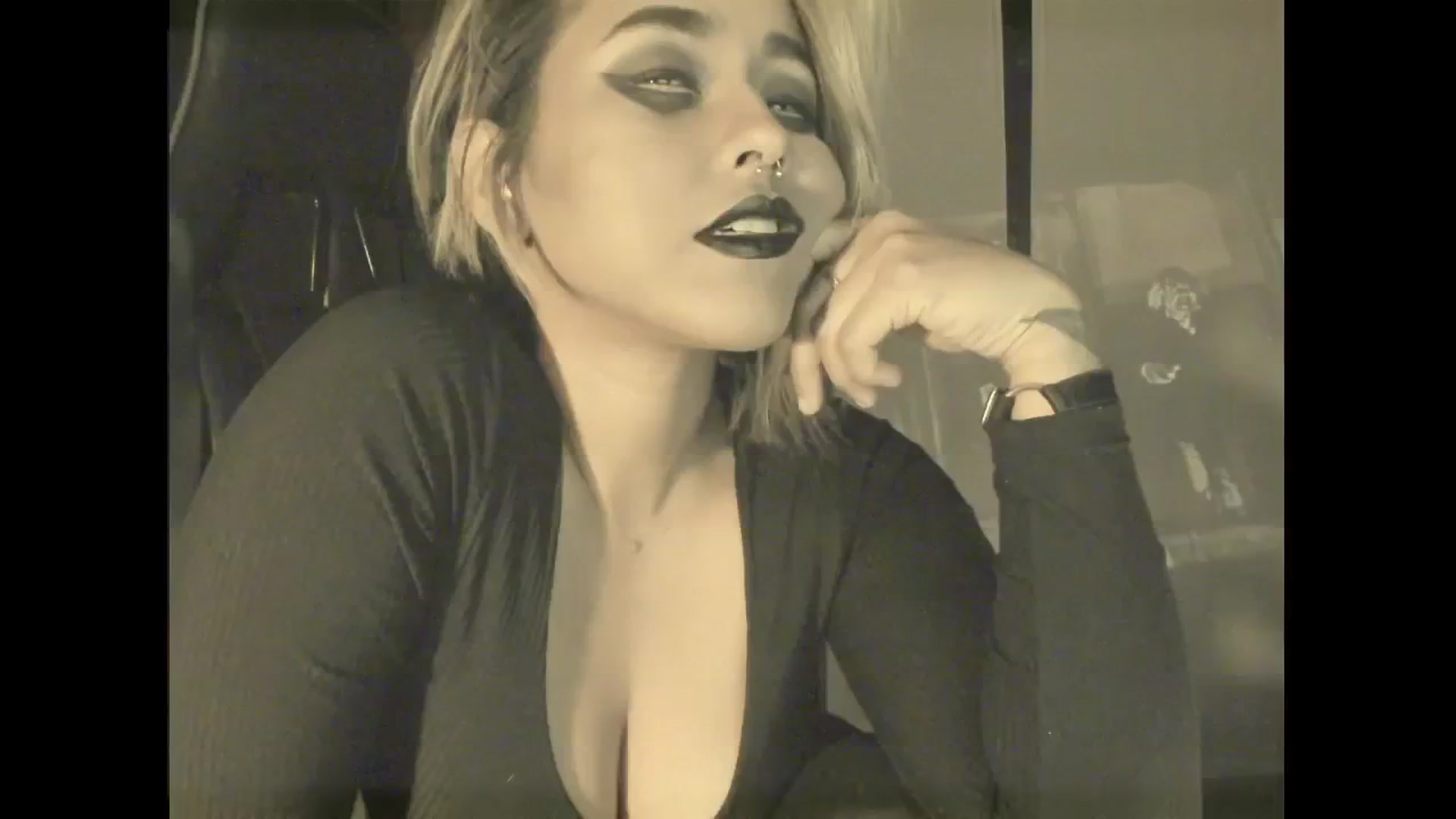Gallery image thumbnail from AbraxxysRadio's myfreecams stream on, 10/31/2024, 24:05 image 17 of 20