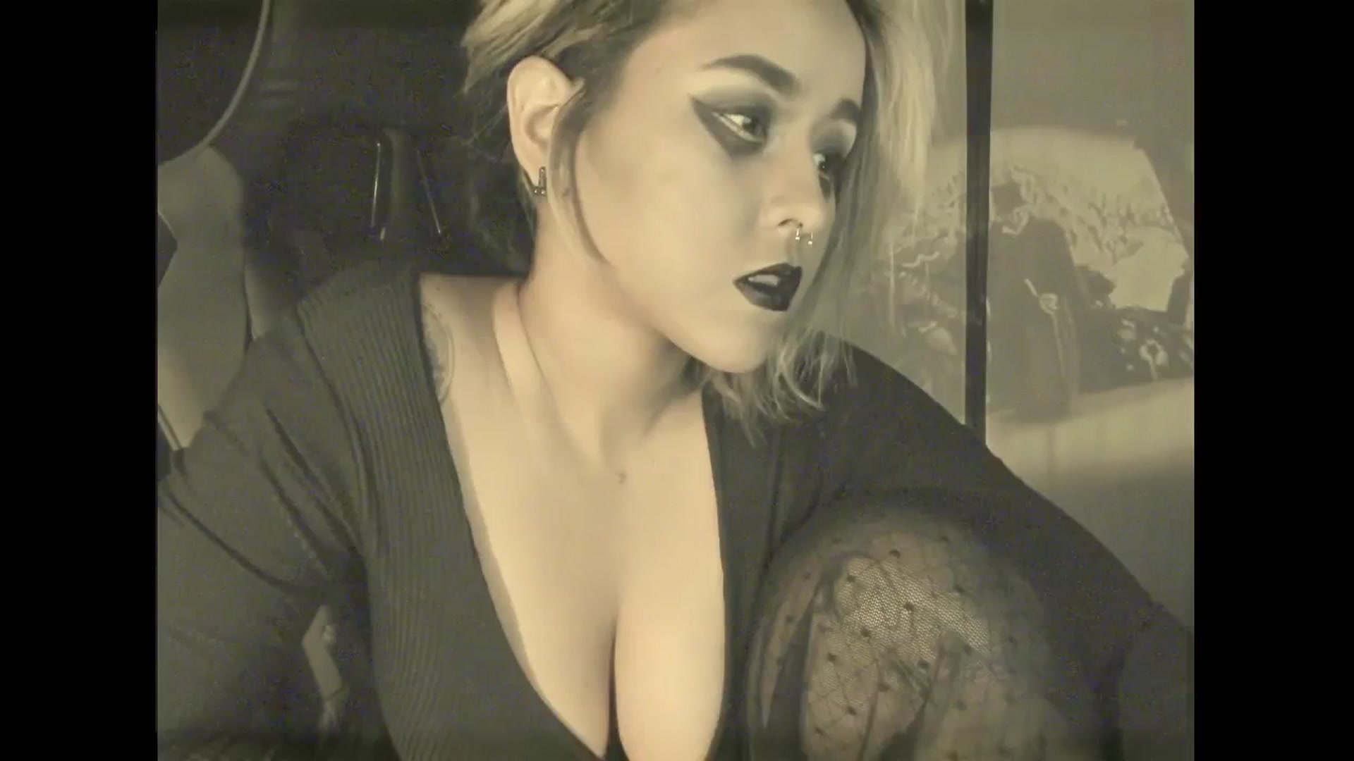 Gallery image thumbnail from AbraxxysRadio's myfreecams stream on, 10/31/2024, 24:05 image 4 of 20