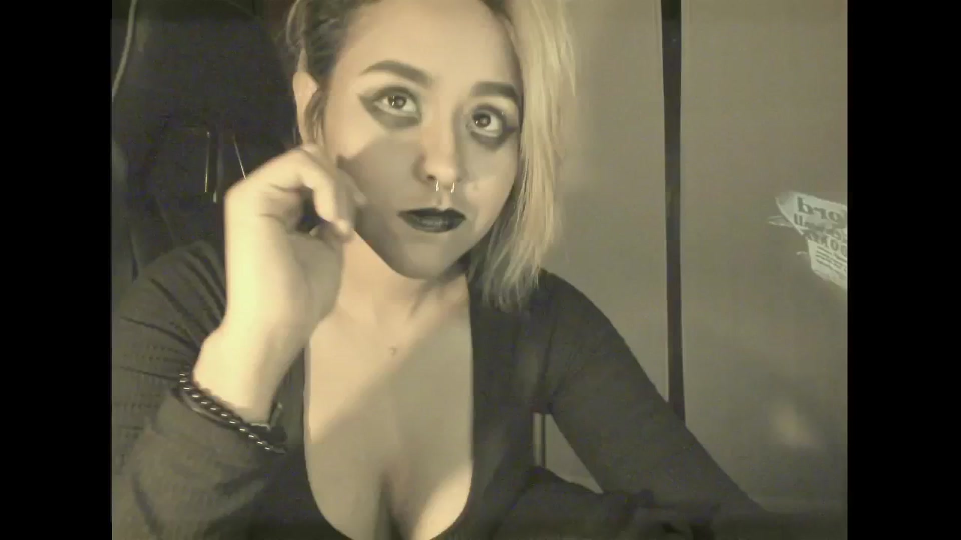 Gallery image thumbnail from AbraxxysRadio's myfreecams stream on, 10/31/2024, 24:05 image 19 of 20