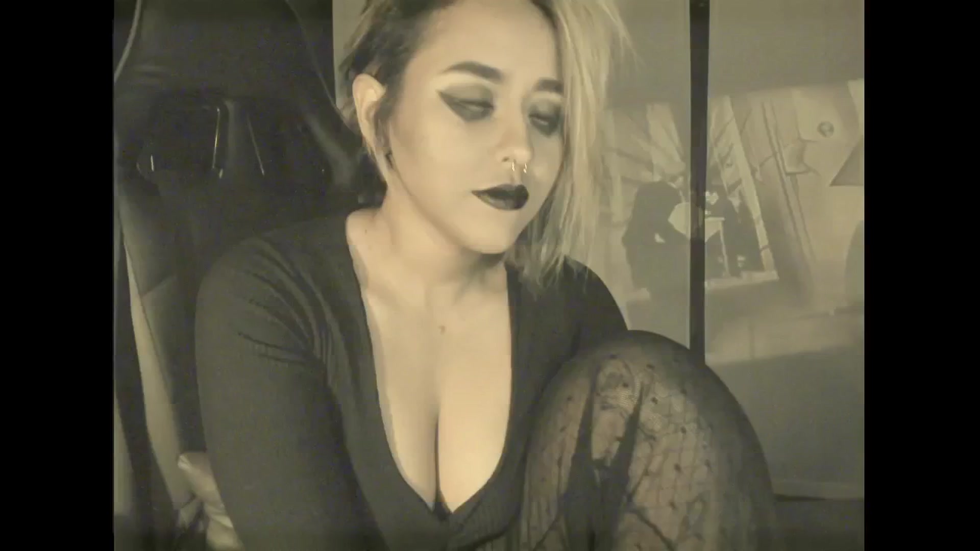 Gallery image thumbnail from AbraxxysRadio's myfreecams stream on, 10/31/2024, 24:05 image 1 of 20