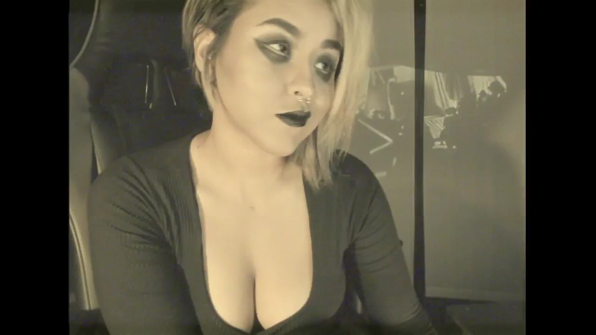 Gallery image thumbnail from AbraxxysRadio's myfreecams stream on, 10/31/2024, 24:05 image 12 of 20