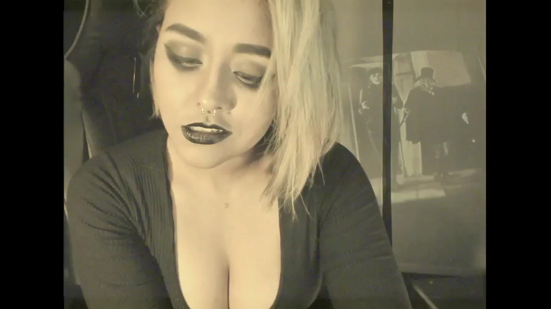 Gallery image thumbnail from AbraxxysRadio's myfreecams stream on, 10/31/2024, 24:05 image 15 of 20