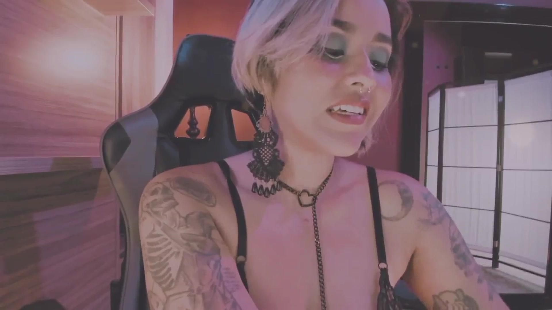 Gallery image thumbnail from AbraxxysRadio's myfreecams stream on, 11/16/2024, 24:37 image 5 of 20