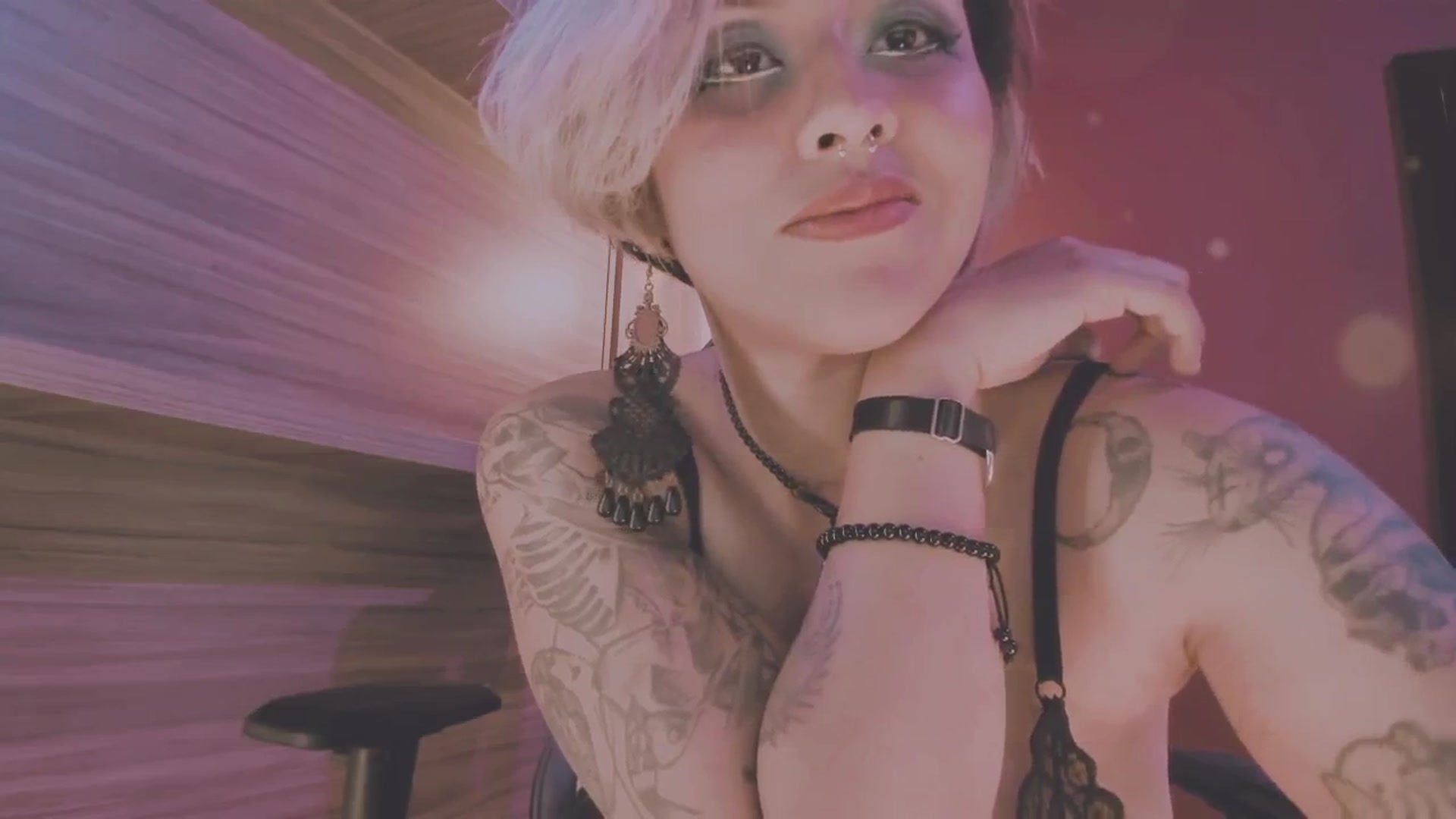 Gallery image thumbnail from AbraxxysRadio's myfreecams stream on, 11/16/2024, 24:37 image 9 of 20