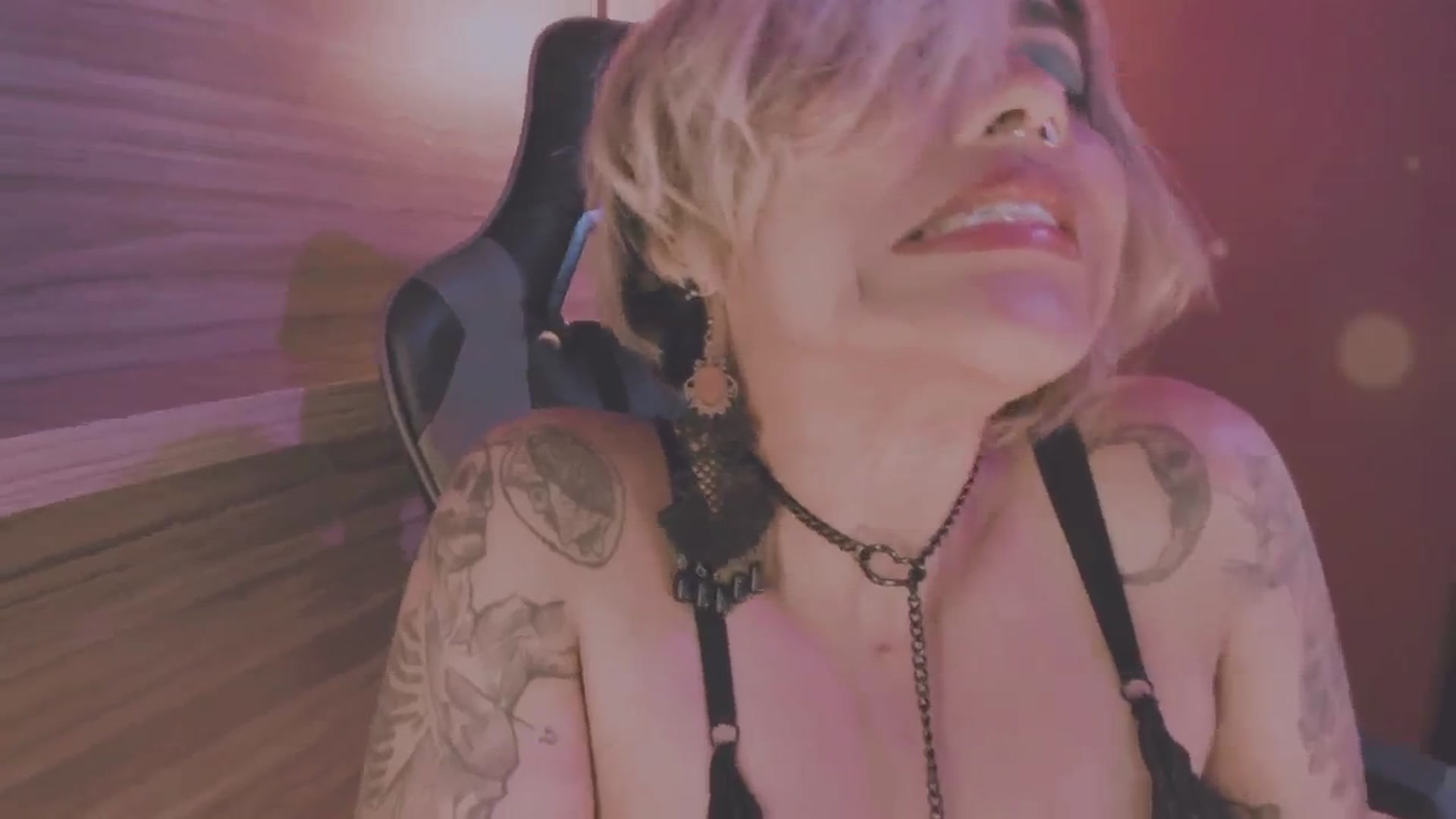Gallery image thumbnail from AbraxxysRadio's myfreecams stream on, 11/16/2024, 24:37 image 14 of 20