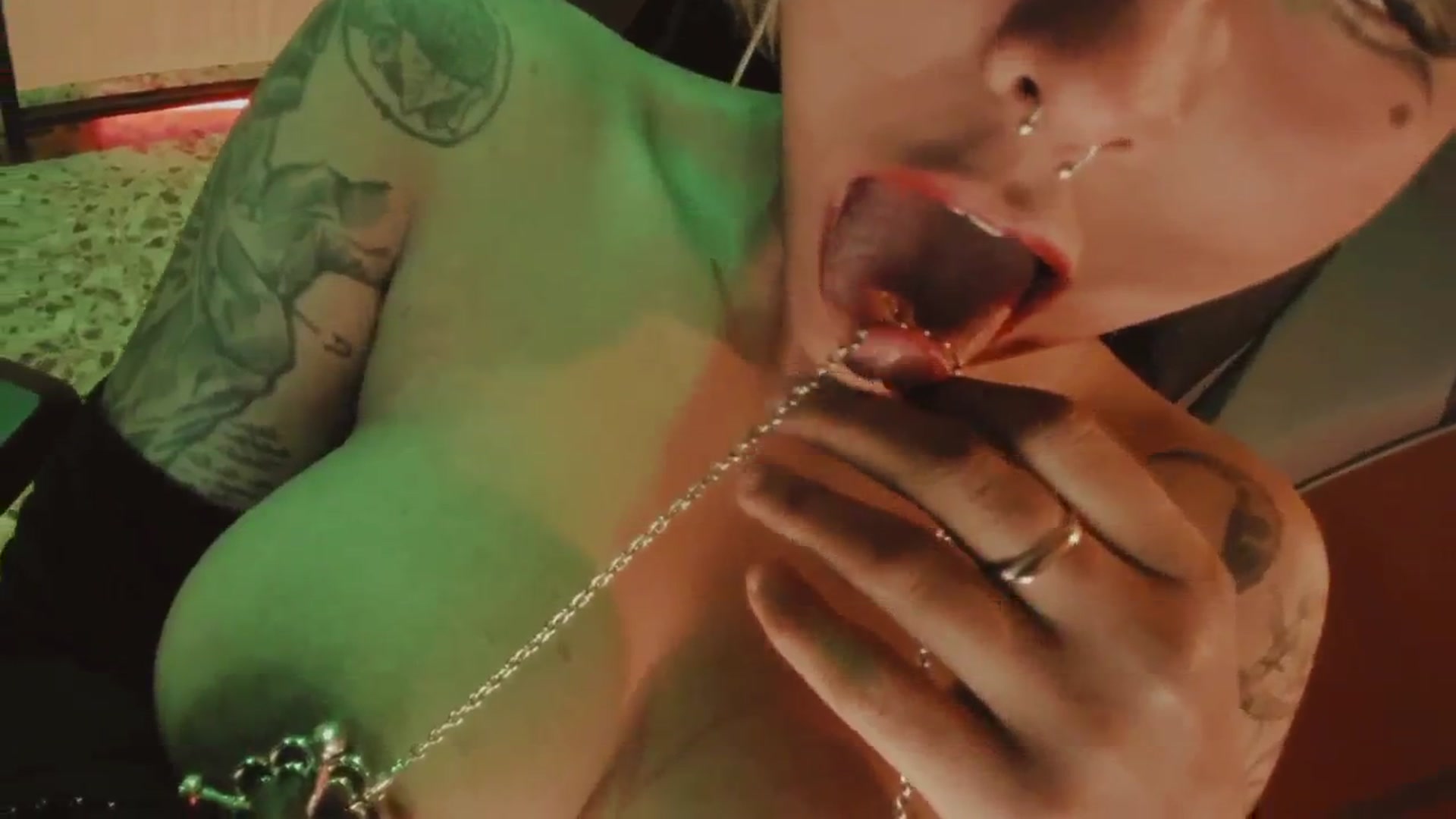 Gallery image thumbnail from AbraxxysRadio's myfreecams stream on, 11/19/2024, 02:10 image 12 of 20