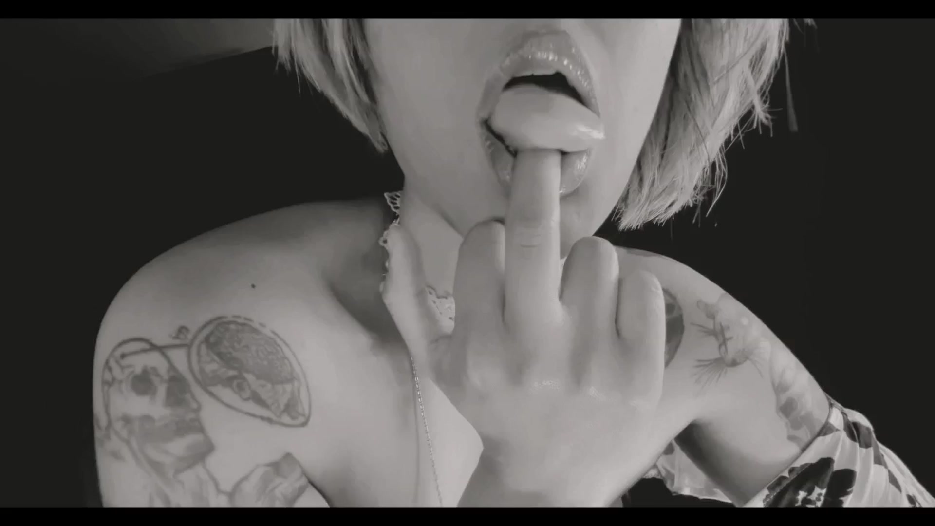 Gallery image thumbnail from AbraxxysRadio's myfreecams stream on, 11/19/2024, 23:03 image 17 of 20