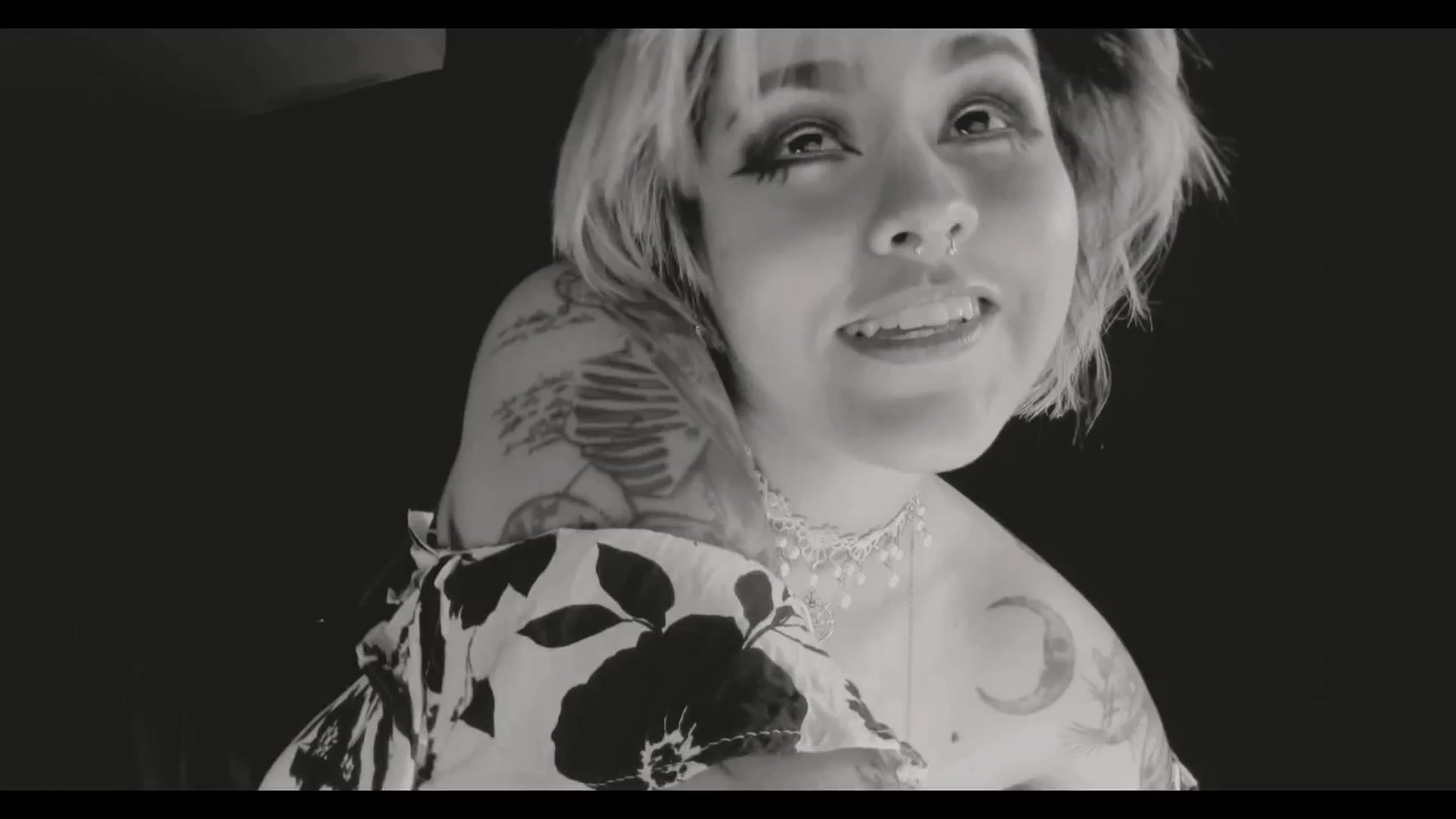 Gallery image thumbnail from AbraxxysRadio's myfreecams stream on, 11/19/2024, 23:03 image 16 of 20
