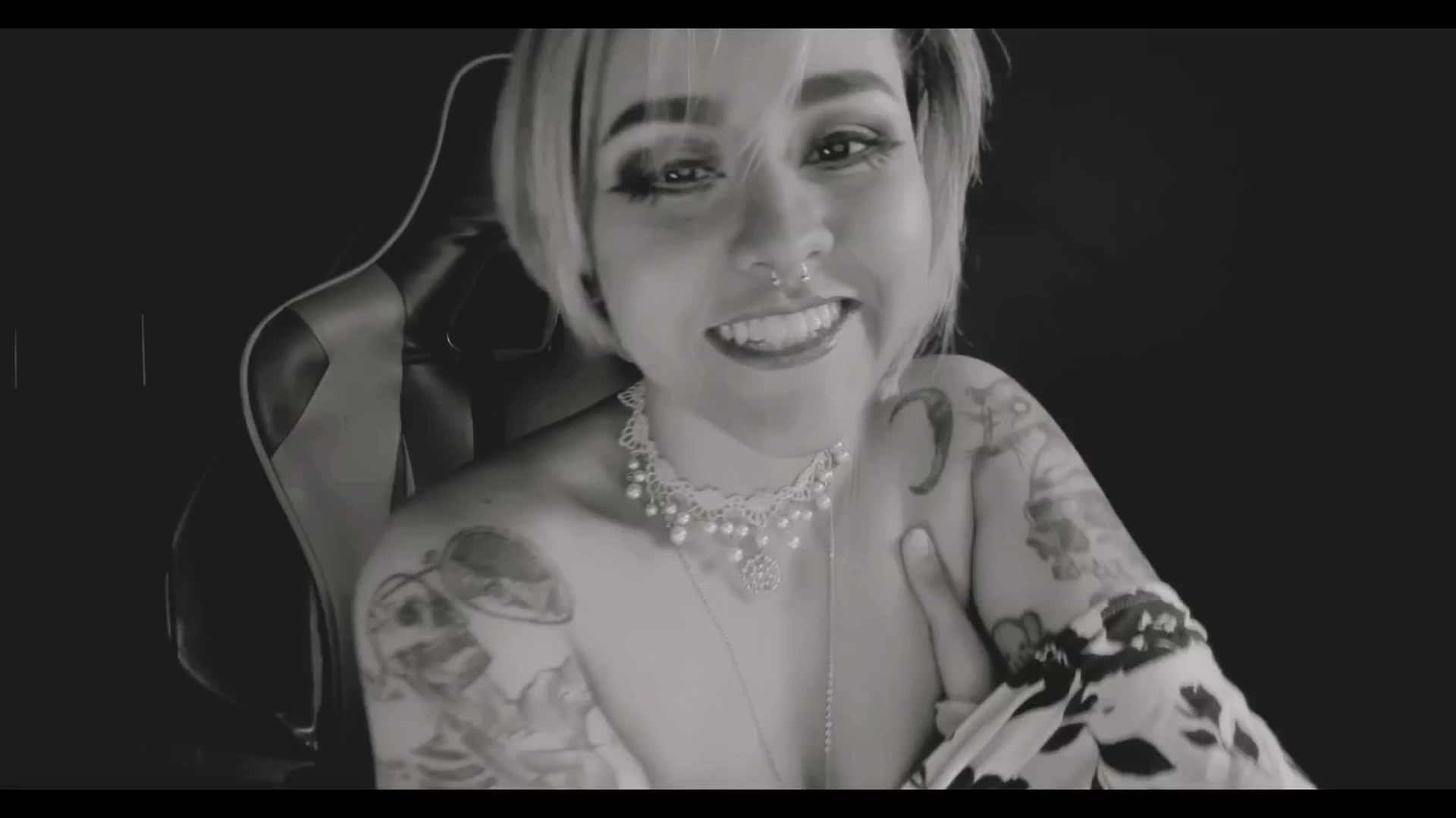 Gallery image thumbnail from AbraxxysRadio's myfreecams stream on, 11/19/2024, 23:03 image 2 of 20