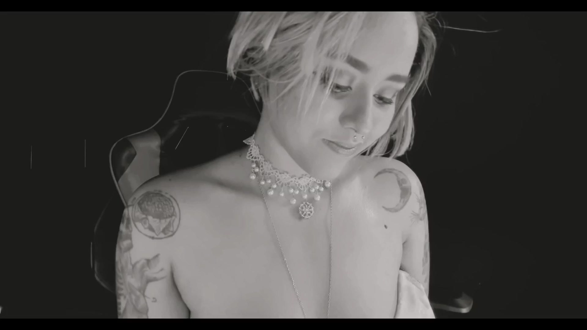 Gallery image thumbnail from AbraxxysRadio's myfreecams stream on, 11/20/2024, 24:20 image 5 of 20