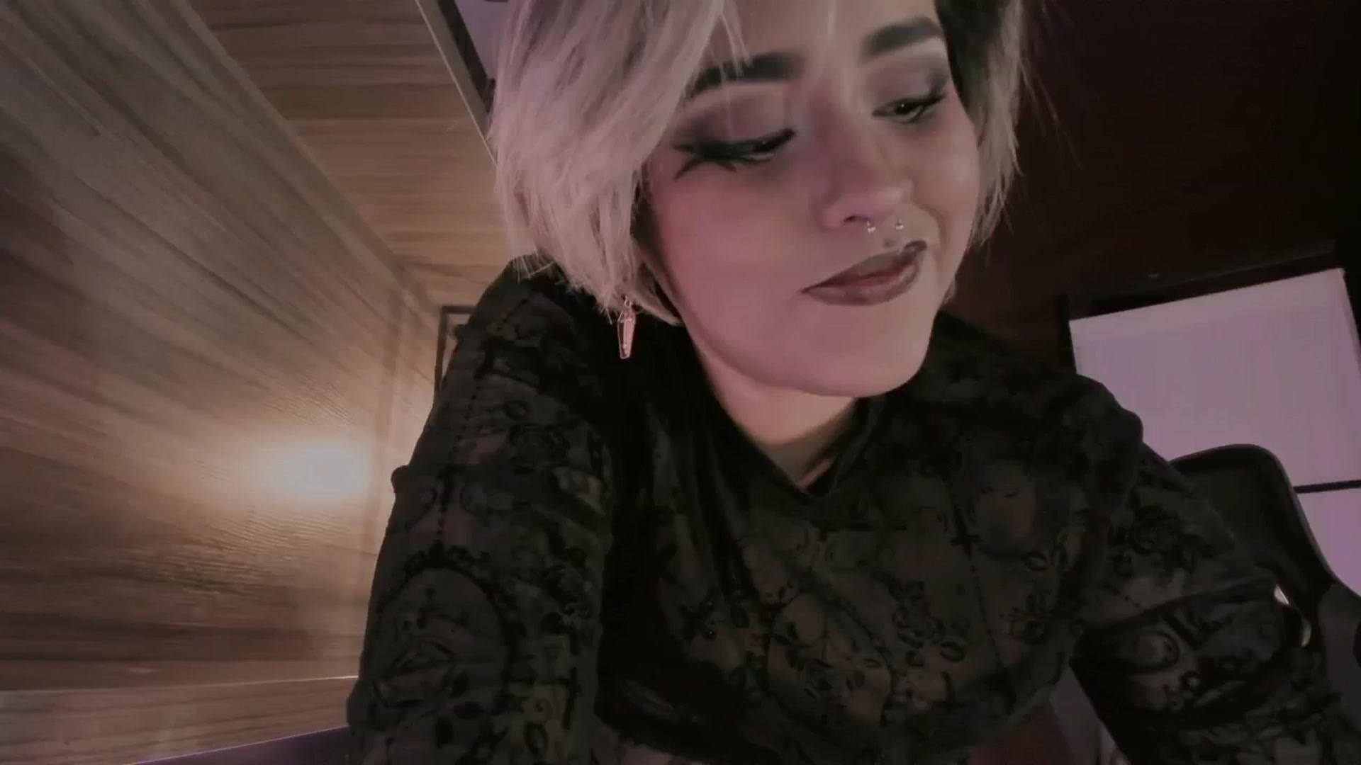 Gallery image thumbnail from AbraxxysRadio's myfreecams stream on, 11/21/2024, 24:02 image 2 of 20