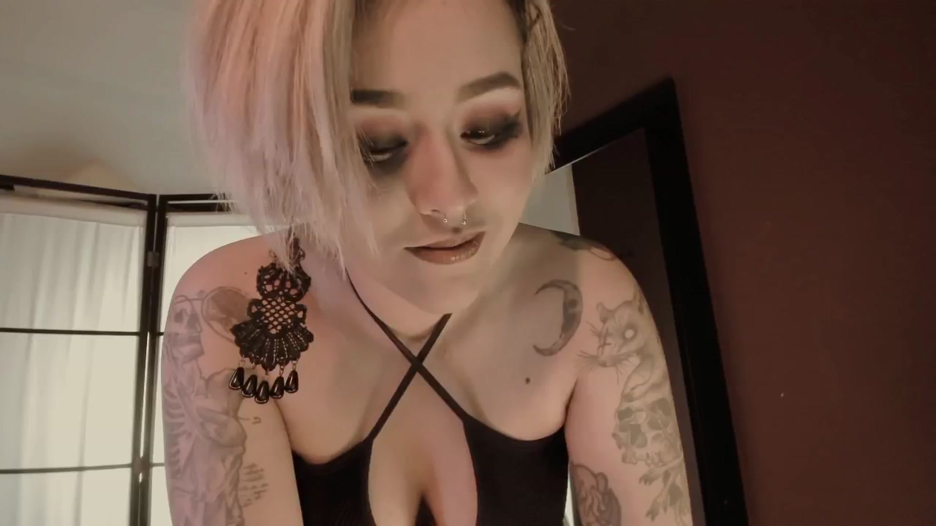 Gallery image thumbnail from AbraxxysRadio's myfreecams stream on, 11/27/2024, 24:24 image 7 of 20