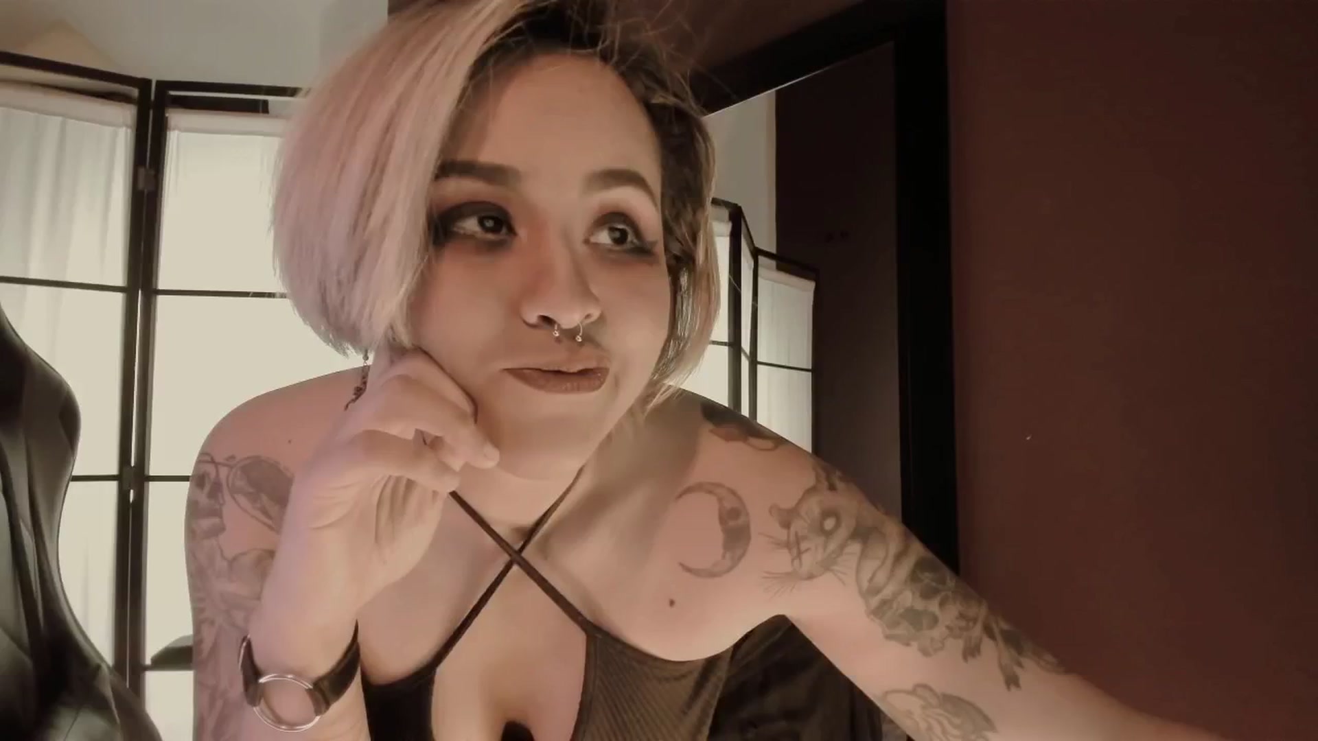 Gallery image thumbnail from AbraxxysRadio's myfreecams stream on, 11/27/2024, 24:24 image 12 of 20