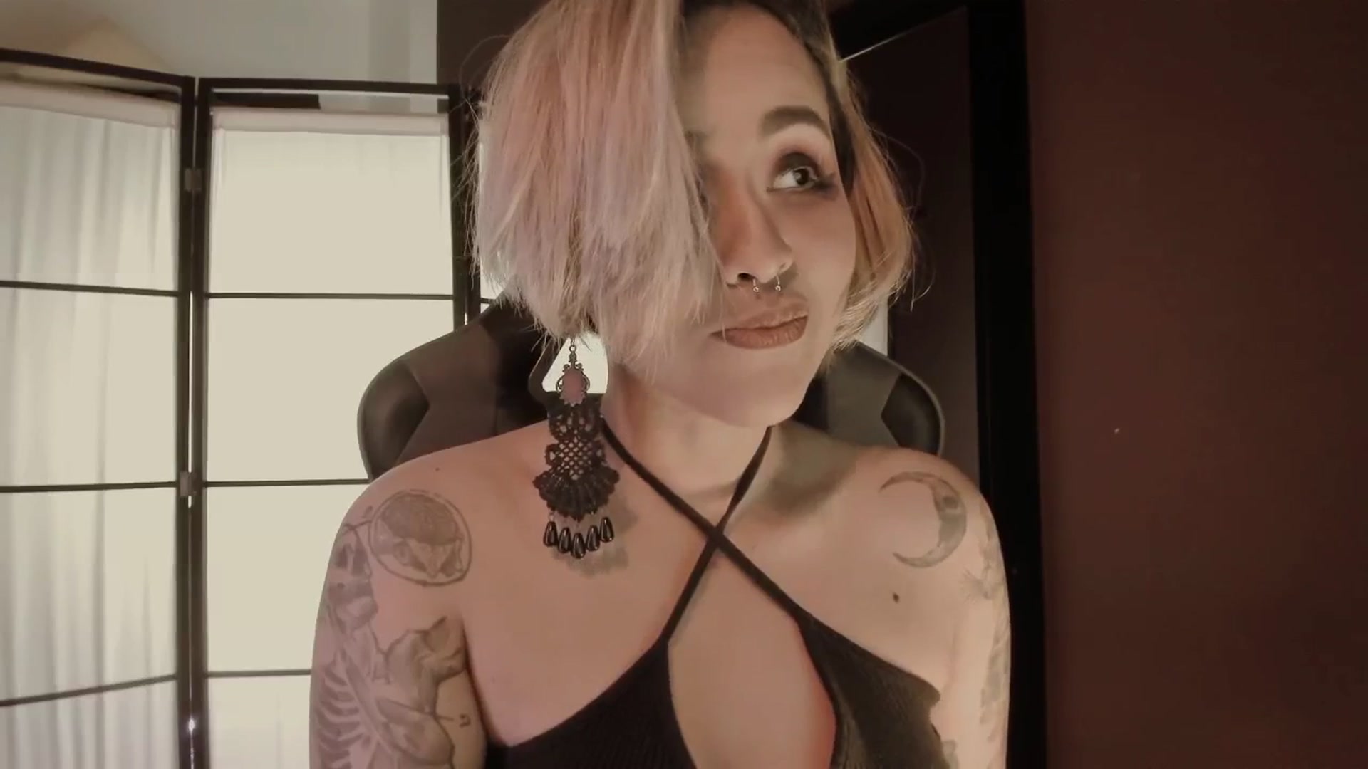 Gallery image thumbnail from AbraxxysRadio's myfreecams stream on, 11/27/2024, 01:38 image 3 of 20