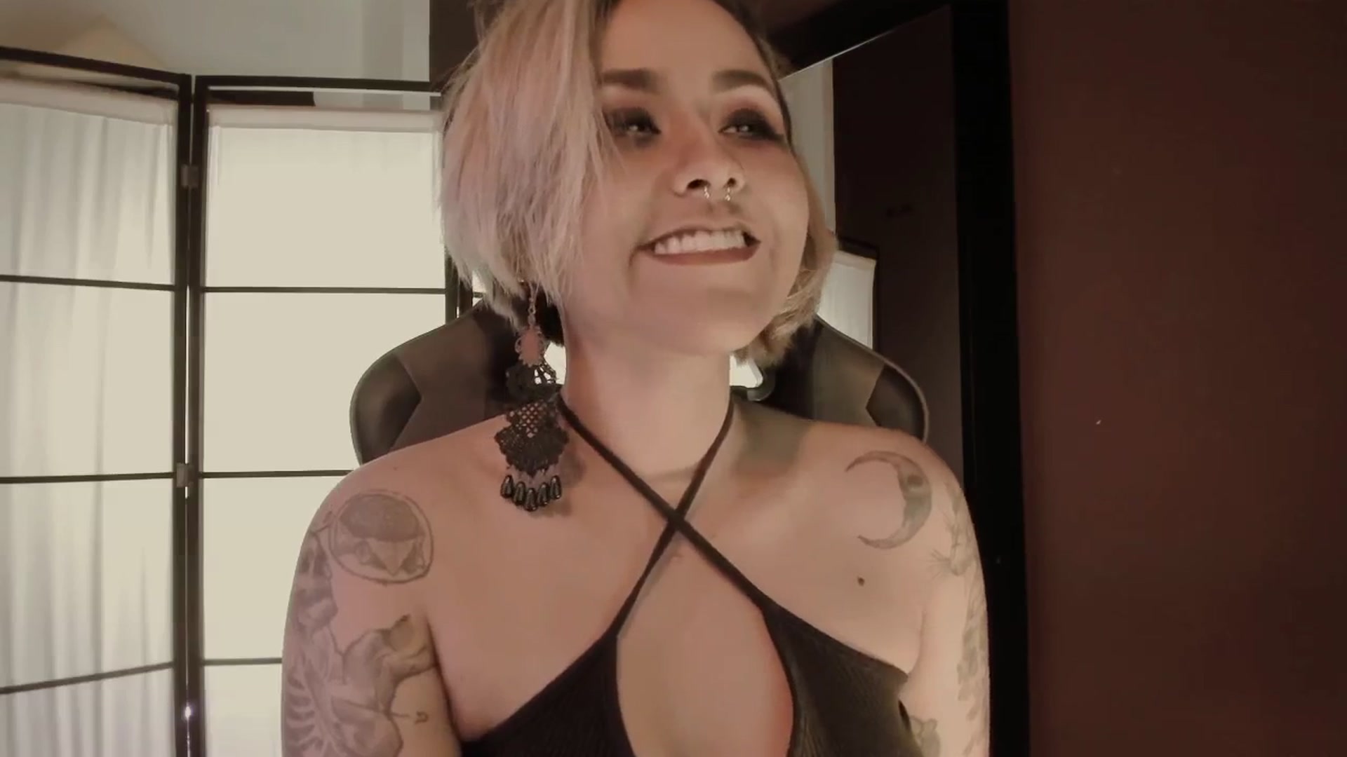 Gallery image thumbnail from AbraxxysRadio's myfreecams stream on, 11/27/2024, 01:38 image 4 of 20