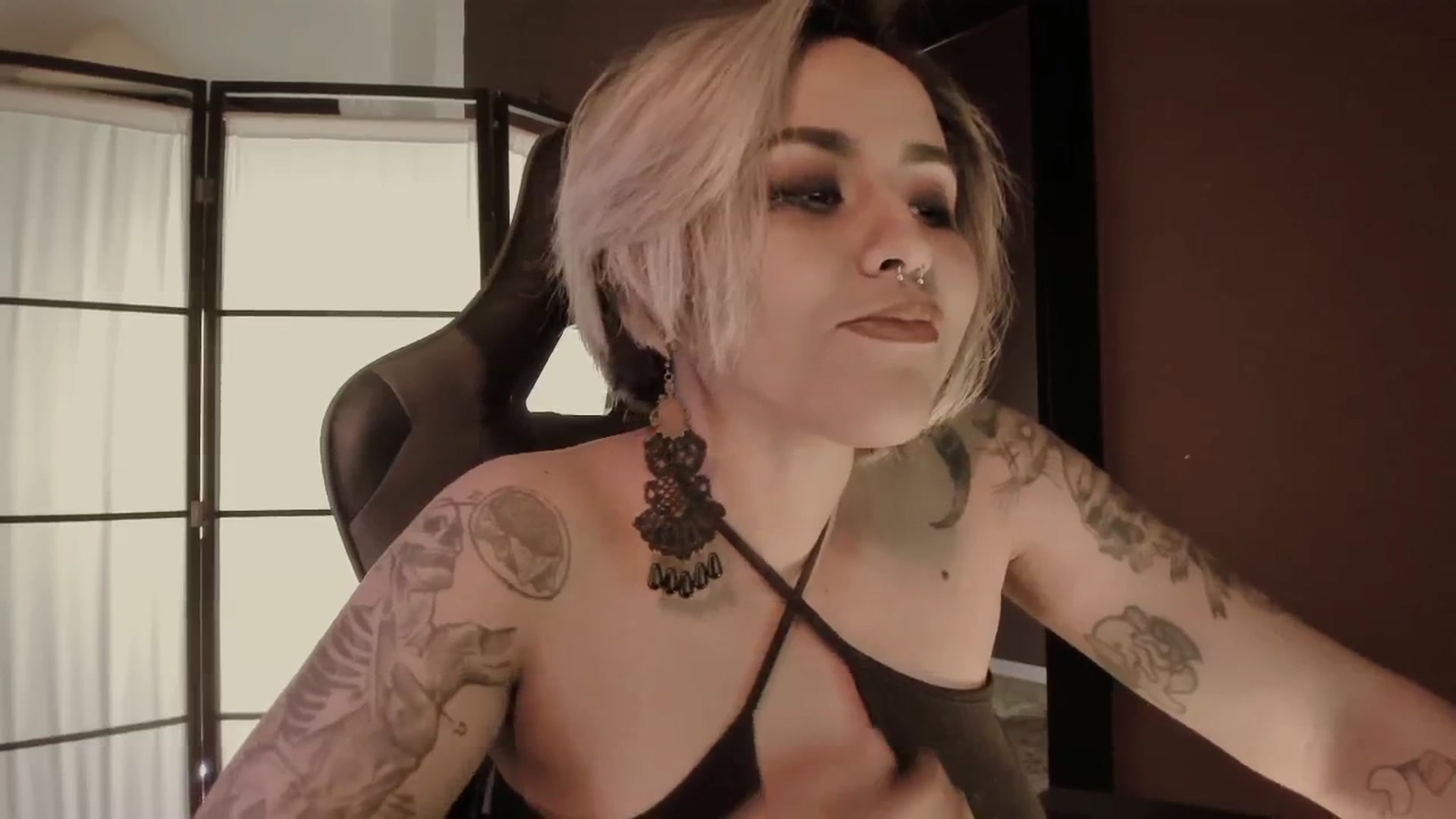 Gallery image thumbnail from AbraxxysRadio's myfreecams stream on, 11/27/2024, 01:38 image 8 of 20