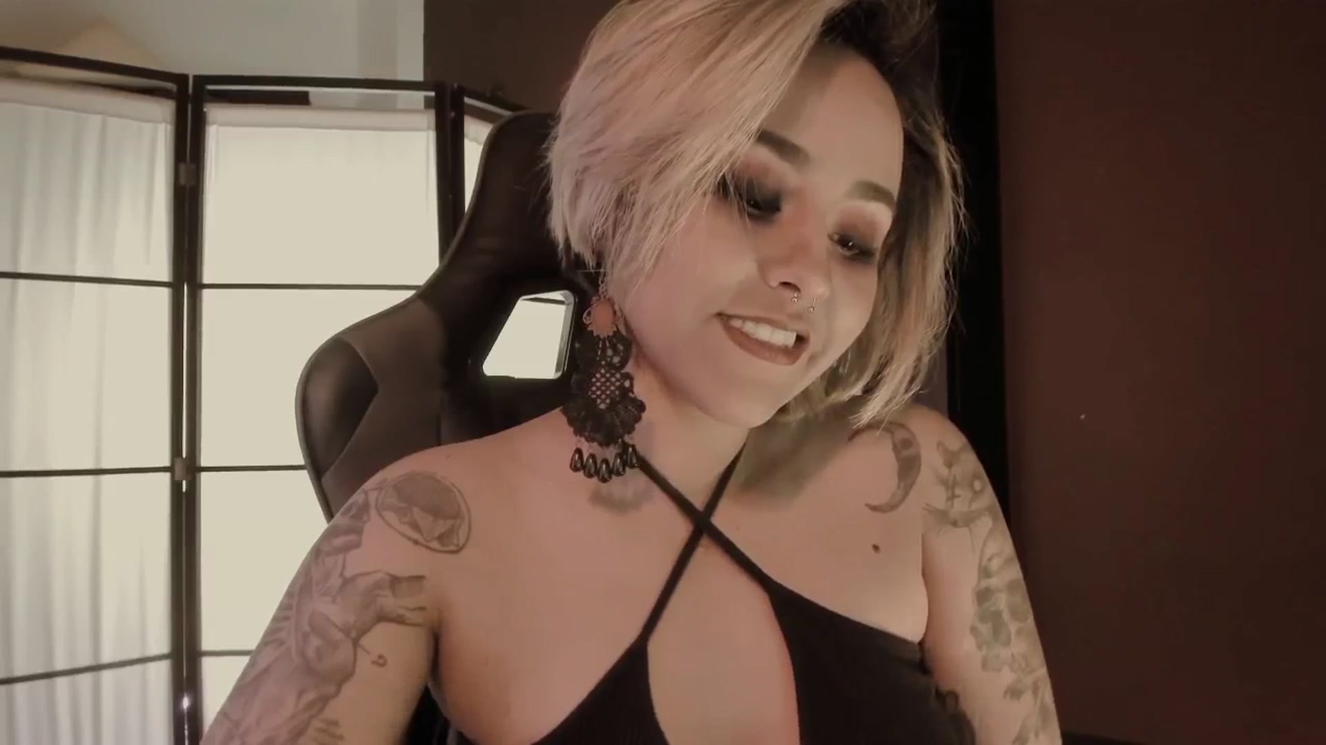 Gallery image thumbnail from AbraxxysRadio's myfreecams stream on, 11/27/2024, 01:38 image 9 of 20