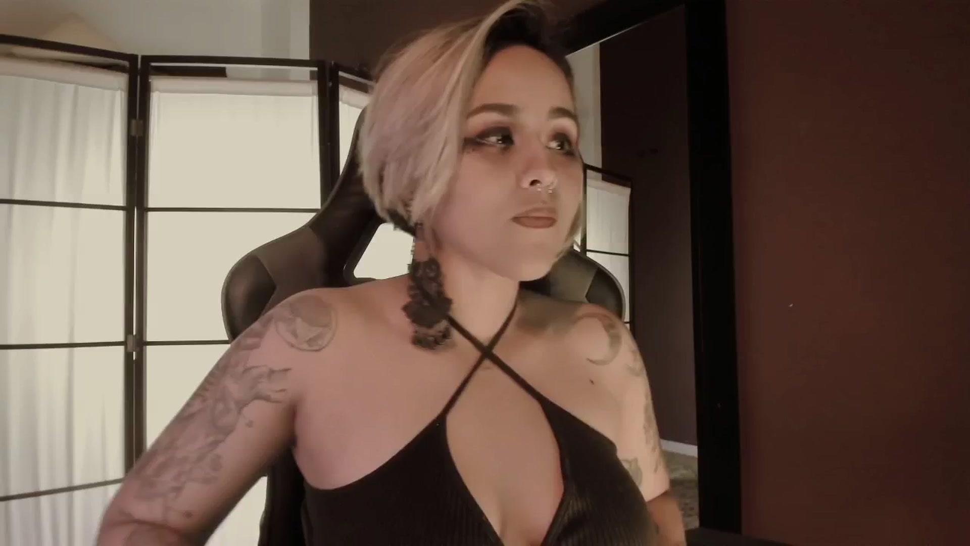 Gallery image thumbnail from AbraxxysRadio's myfreecams stream on, 11/27/2024, 01:38 image 1 of 20