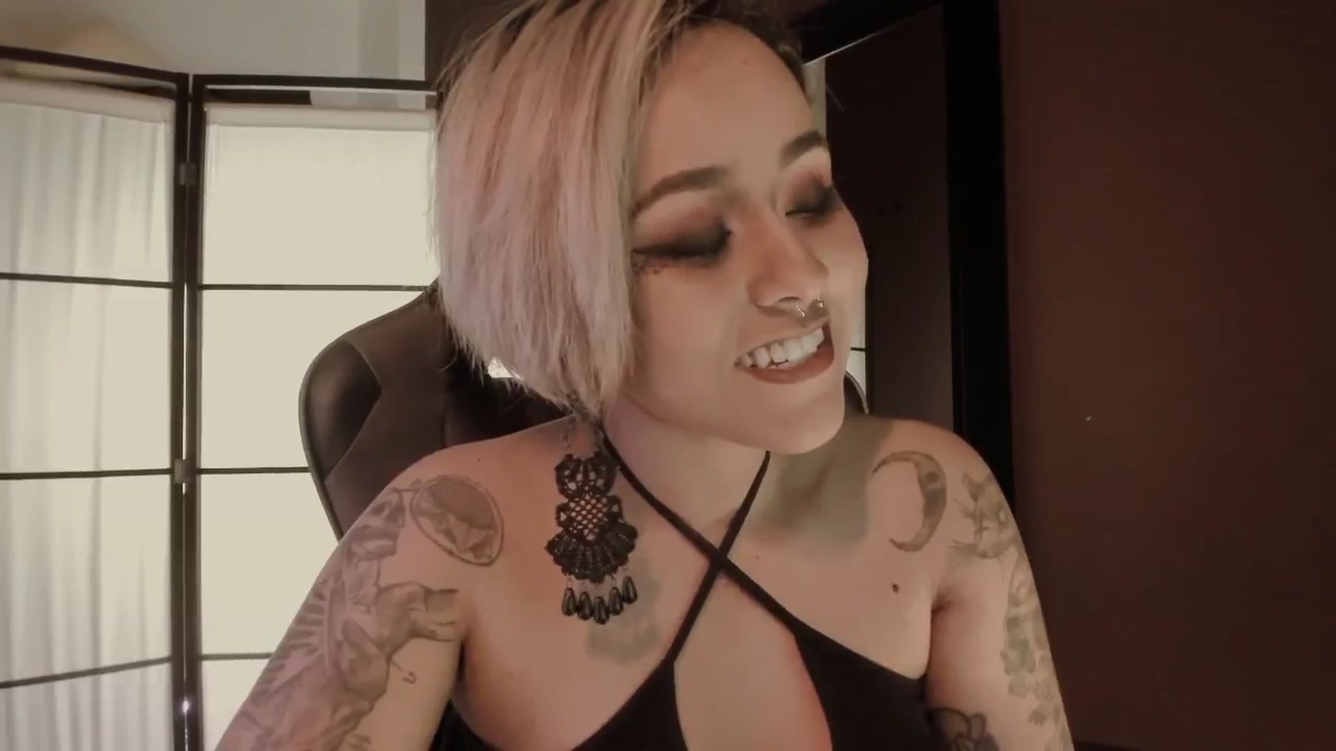 Gallery image thumbnail from AbraxxysRadio's myfreecams stream on, 11/27/2024, 01:38 image 17 of 20