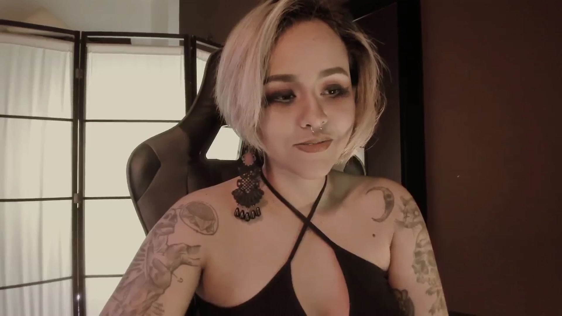 Gallery image thumbnail from AbraxxysRadio's myfreecams stream on, 11/27/2024, 01:38 image 12 of 20