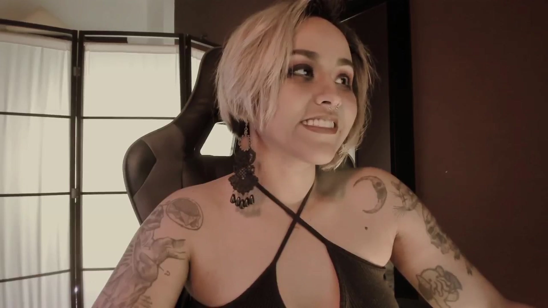 Gallery image thumbnail from AbraxxysRadio's myfreecams stream on, 11/27/2024, 01:38 image 15 of 20