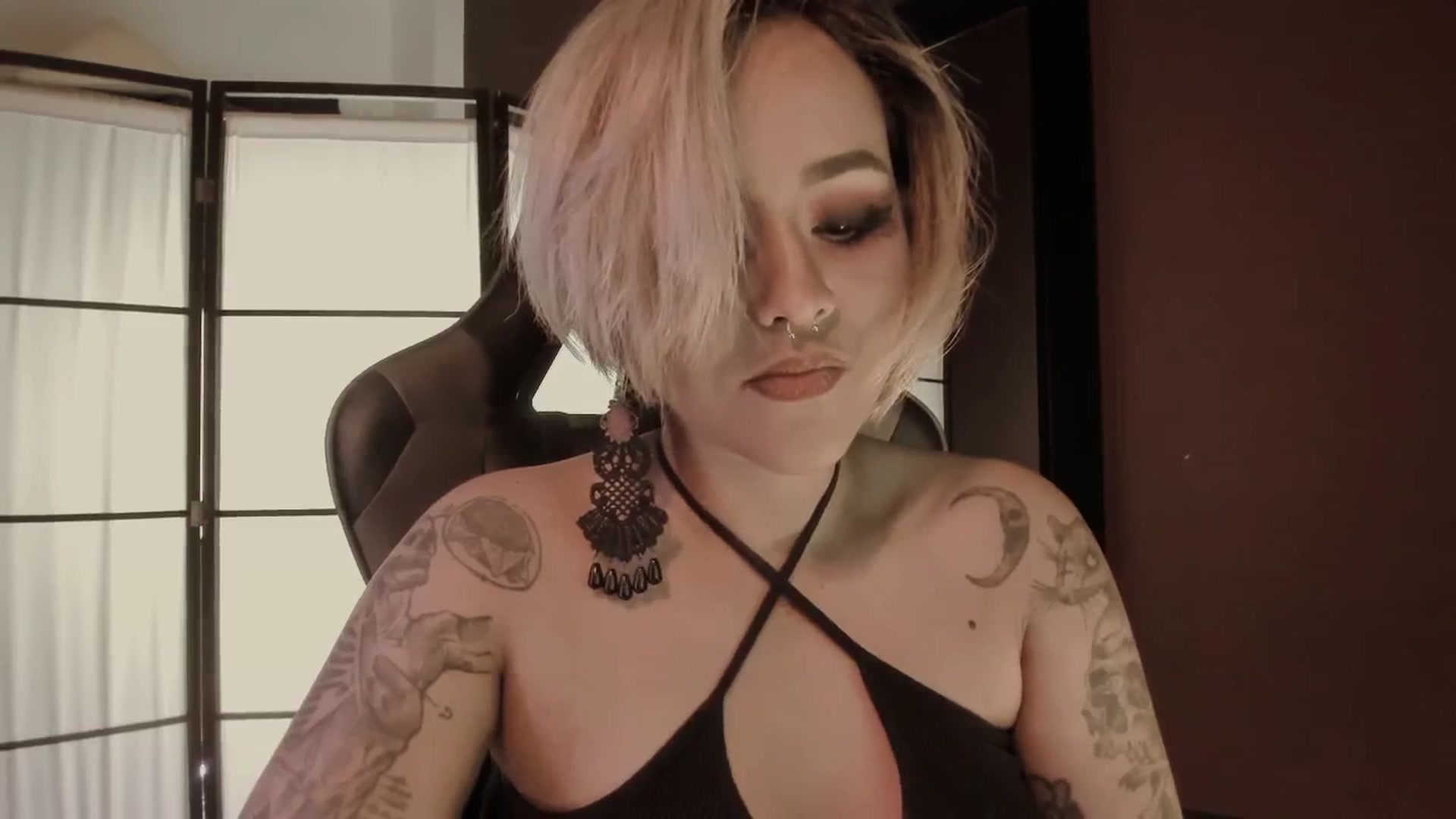 Gallery image thumbnail from AbraxxysRadio's myfreecams stream on, 11/27/2024, 01:38 image 14 of 20