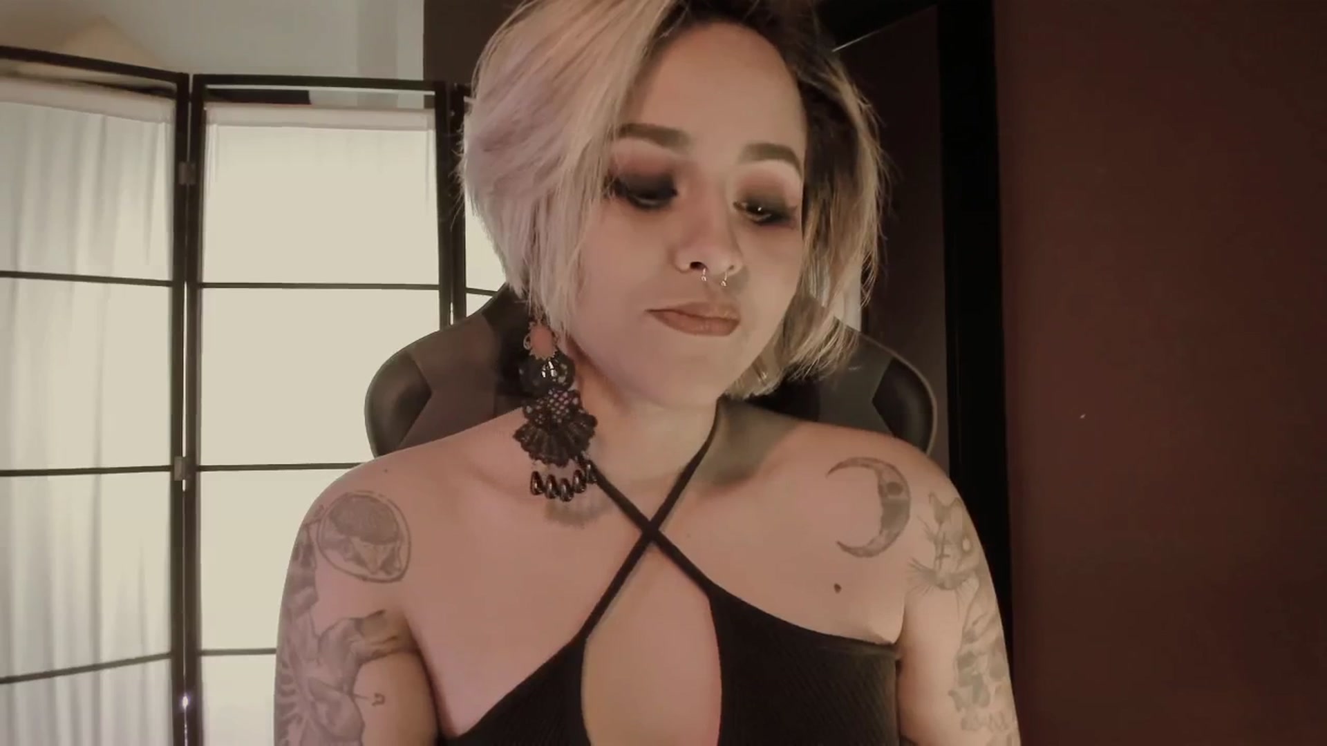 Gallery image thumbnail from AbraxxysRadio's myfreecams stream on, 11/27/2024, 01:38 image 6 of 20