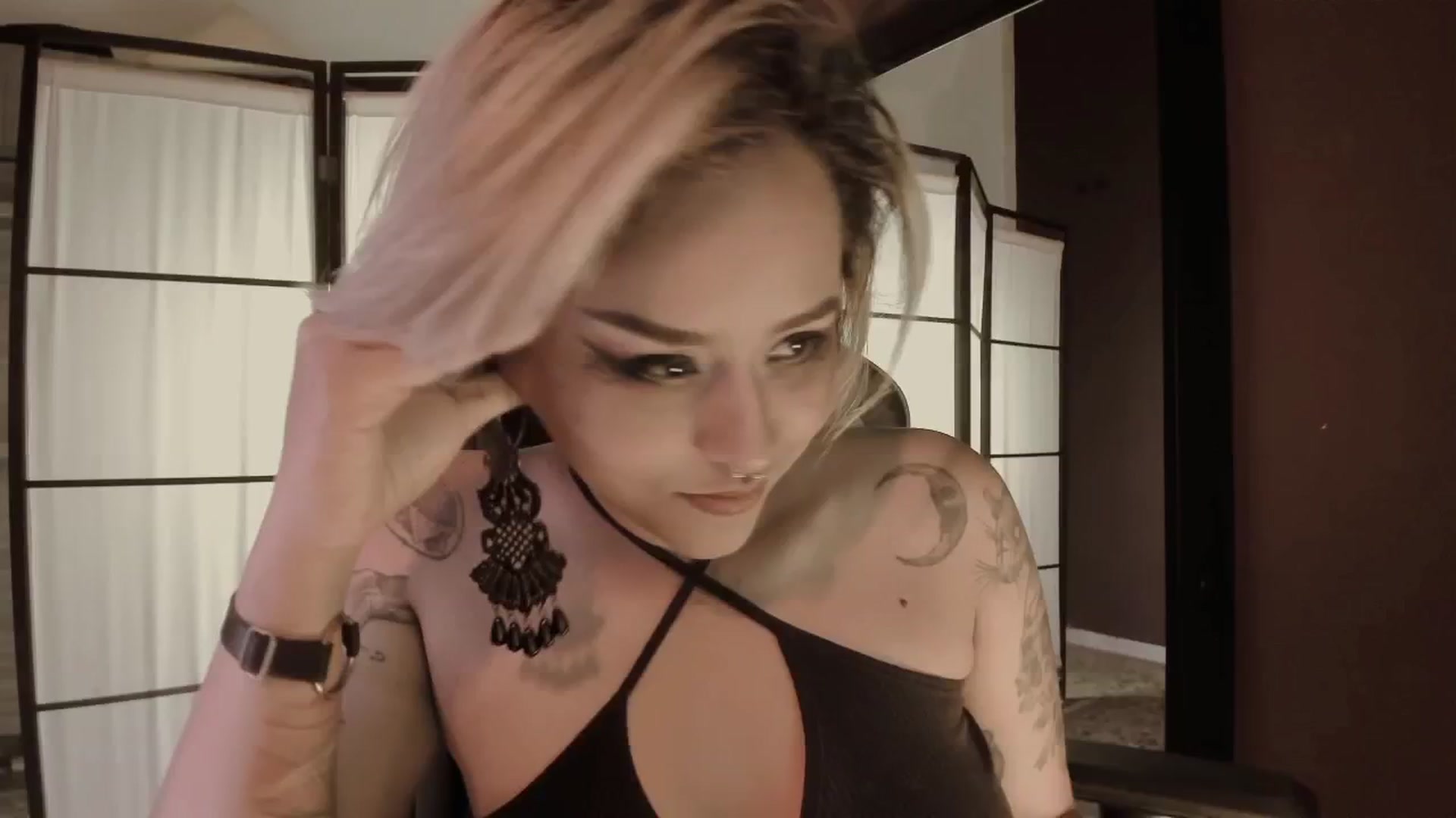 Gallery image thumbnail from AbraxxysRadio's myfreecams stream on, 11/27/2024, 02:26 image 16 of 20