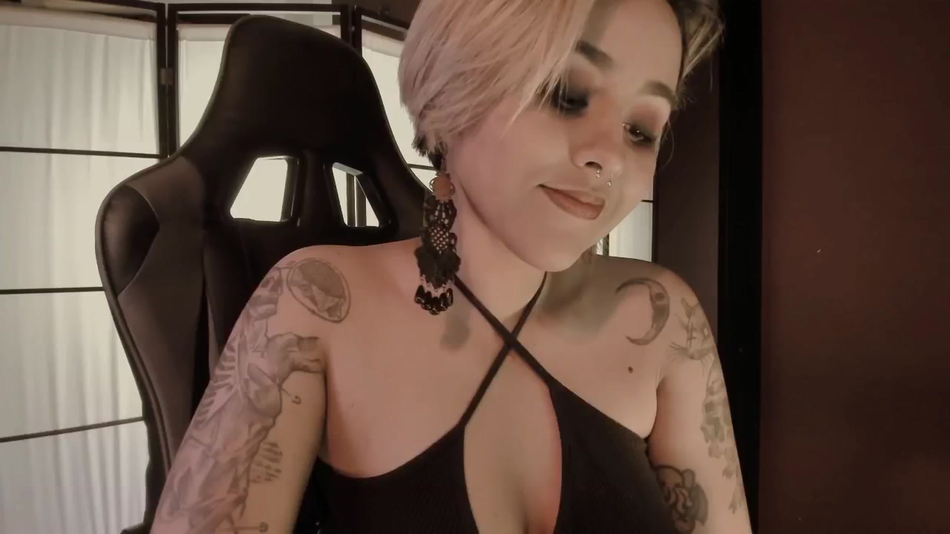 Gallery image thumbnail from AbraxxysRadio's myfreecams stream on, 11/27/2024, 02:26 image 19 of 20