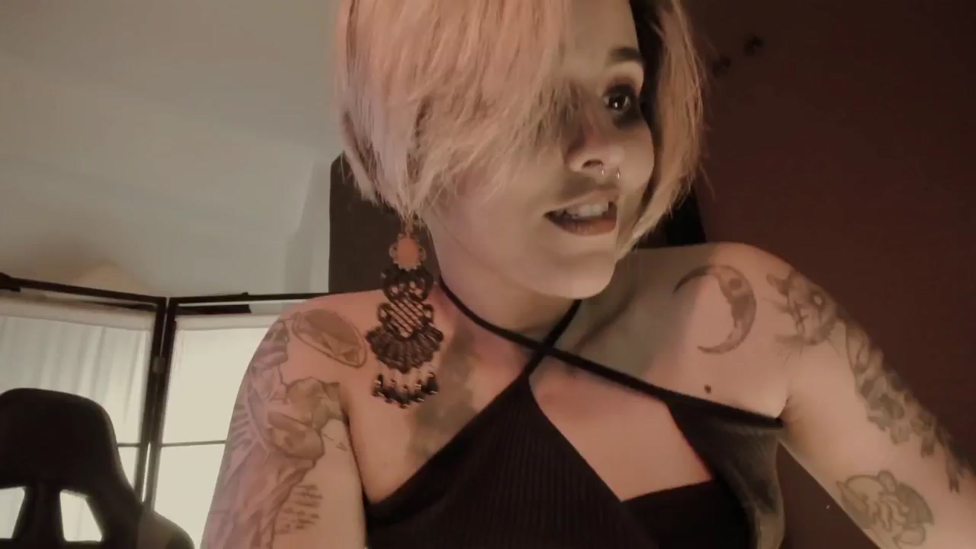 Gallery image thumbnail from AbraxxysRadio's myfreecams stream on, 11/27/2024, 02:26 image 3 of 20