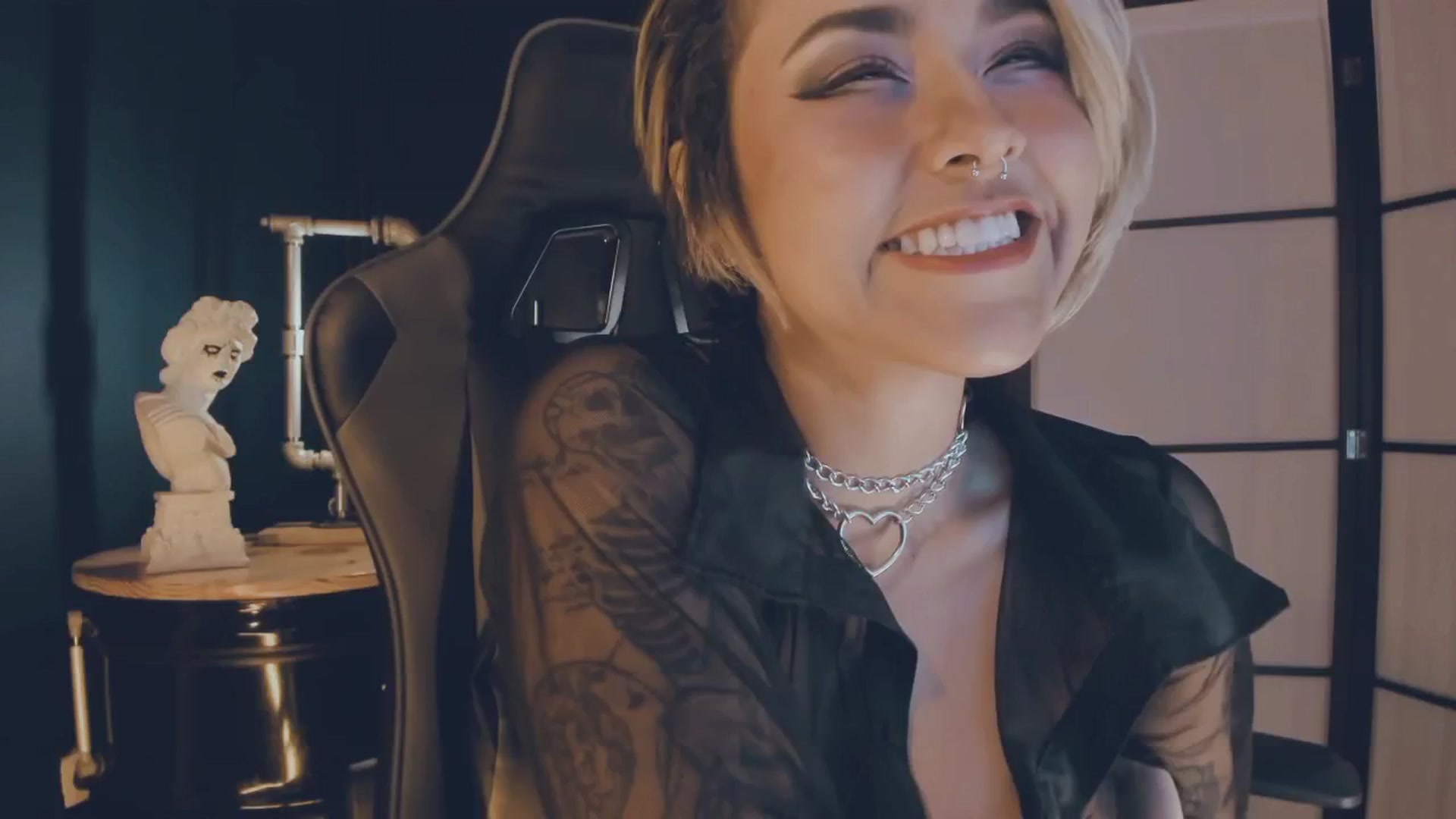 Gallery image thumbnail from AbraxxysRadio's myfreecams stream on, 12/03/2024, 01:02 image 19 of 20