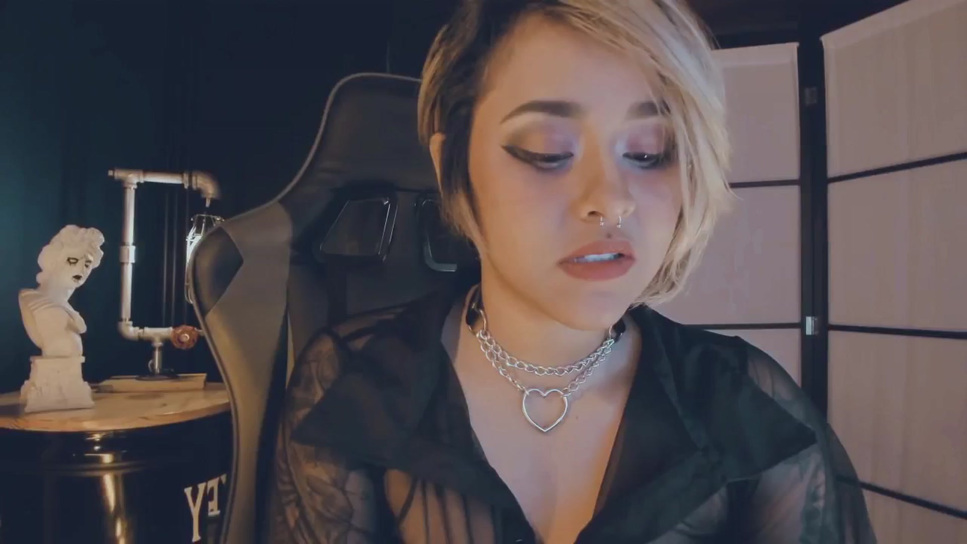 Gallery image thumbnail from AbraxxysRadio's myfreecams stream on, 12/03/2024, 02:25 image 1 of 20