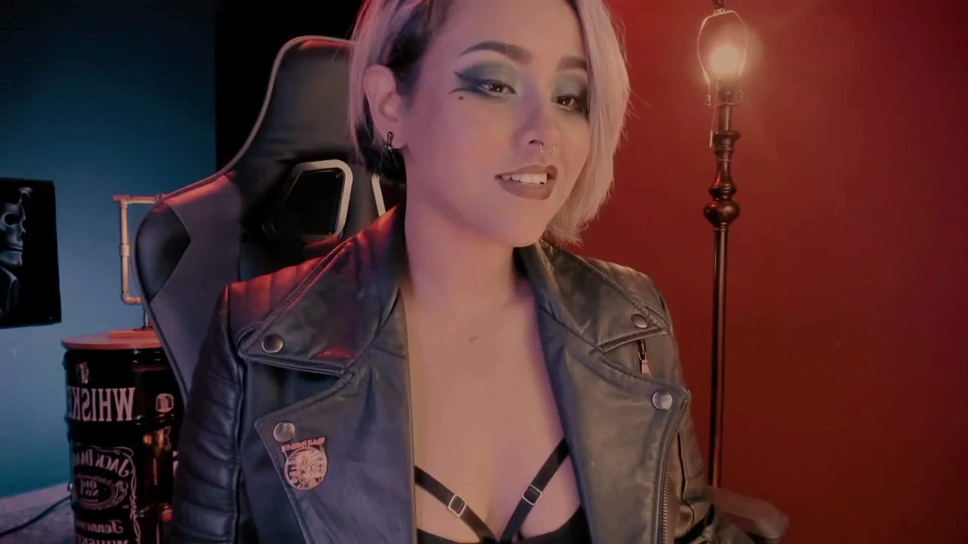 Gallery image thumbnail from AbraxxysRadio's myfreecams stream on, 12/04/2024, 24:01 image 12 of 20