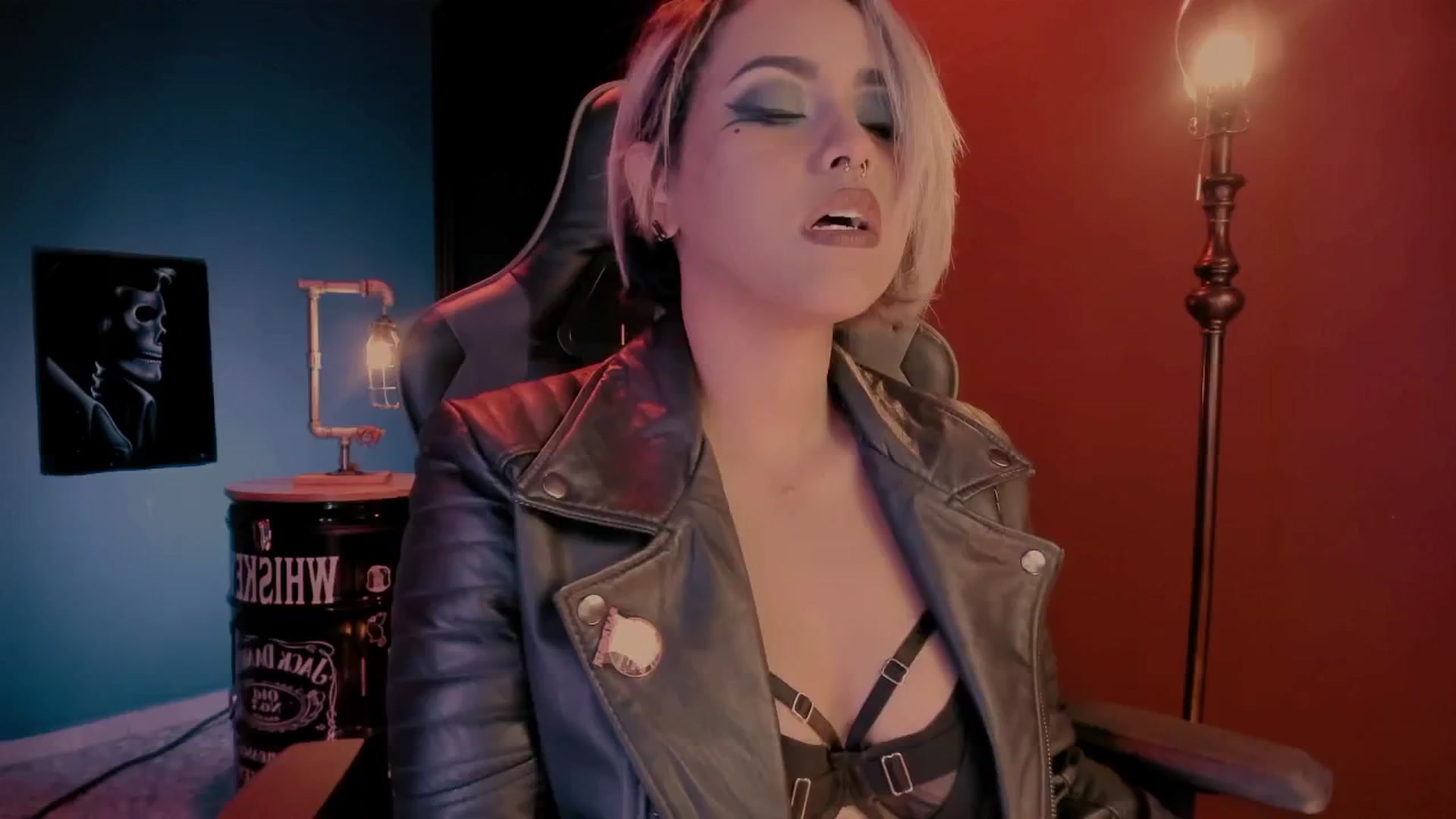 Gallery image thumbnail from AbraxxysRadio's myfreecams stream on, 12/04/2024, 24:58 image 15 of 20