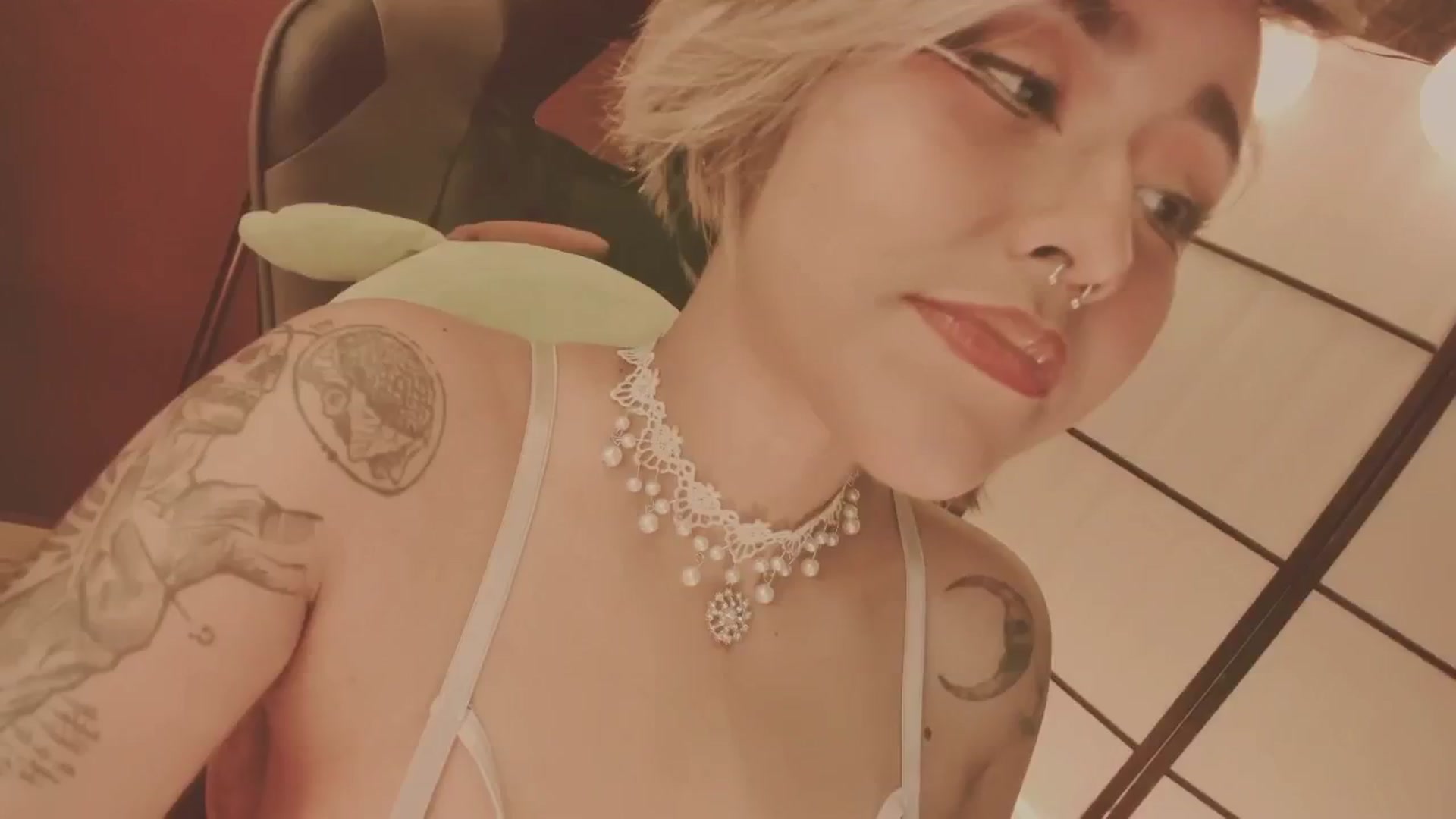 Gallery image thumbnail from AbraxxysRadio's myfreecams stream on, 12/05/2024, 24:12 image 13 of 20