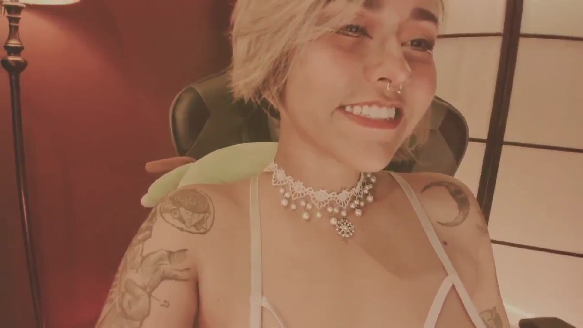 Gallery image thumbnail from AbraxxysRadio's myfreecams stream on, 12/05/2024, 24:55 image 15 of 20