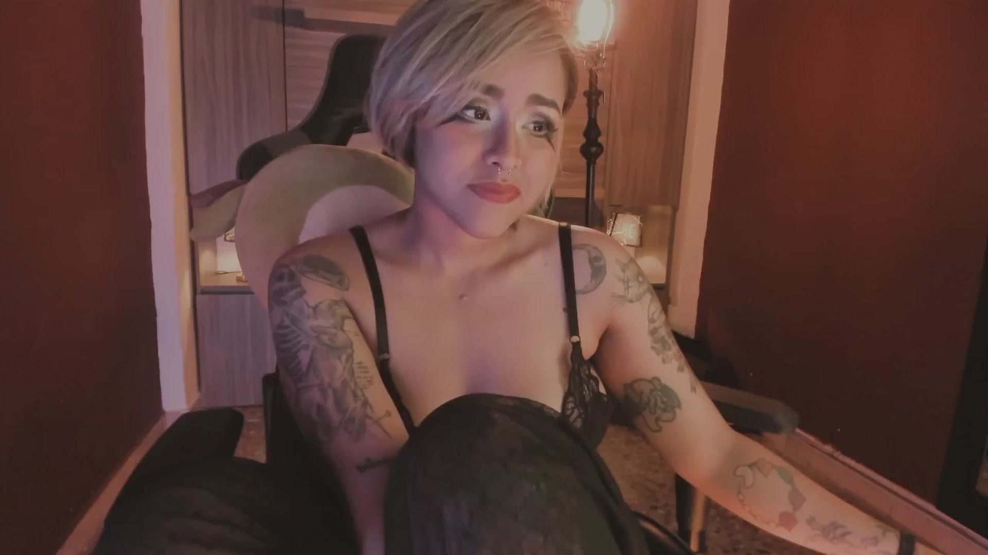 Gallery image thumbnail from AbraxxysRadio's myfreecams stream on, 12/06/2024, 24:02 image 16 of 20