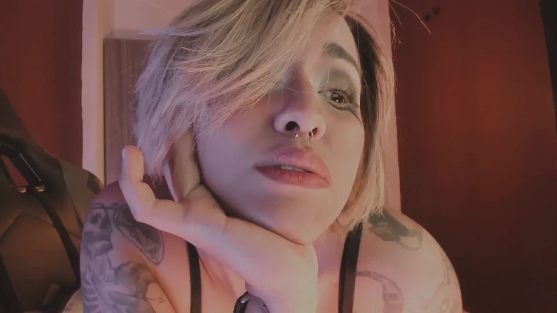 Gallery image thumbnail from AbraxxysRadio's myfreecams stream on, 12/06/2024, 24:13 image 17 of 20