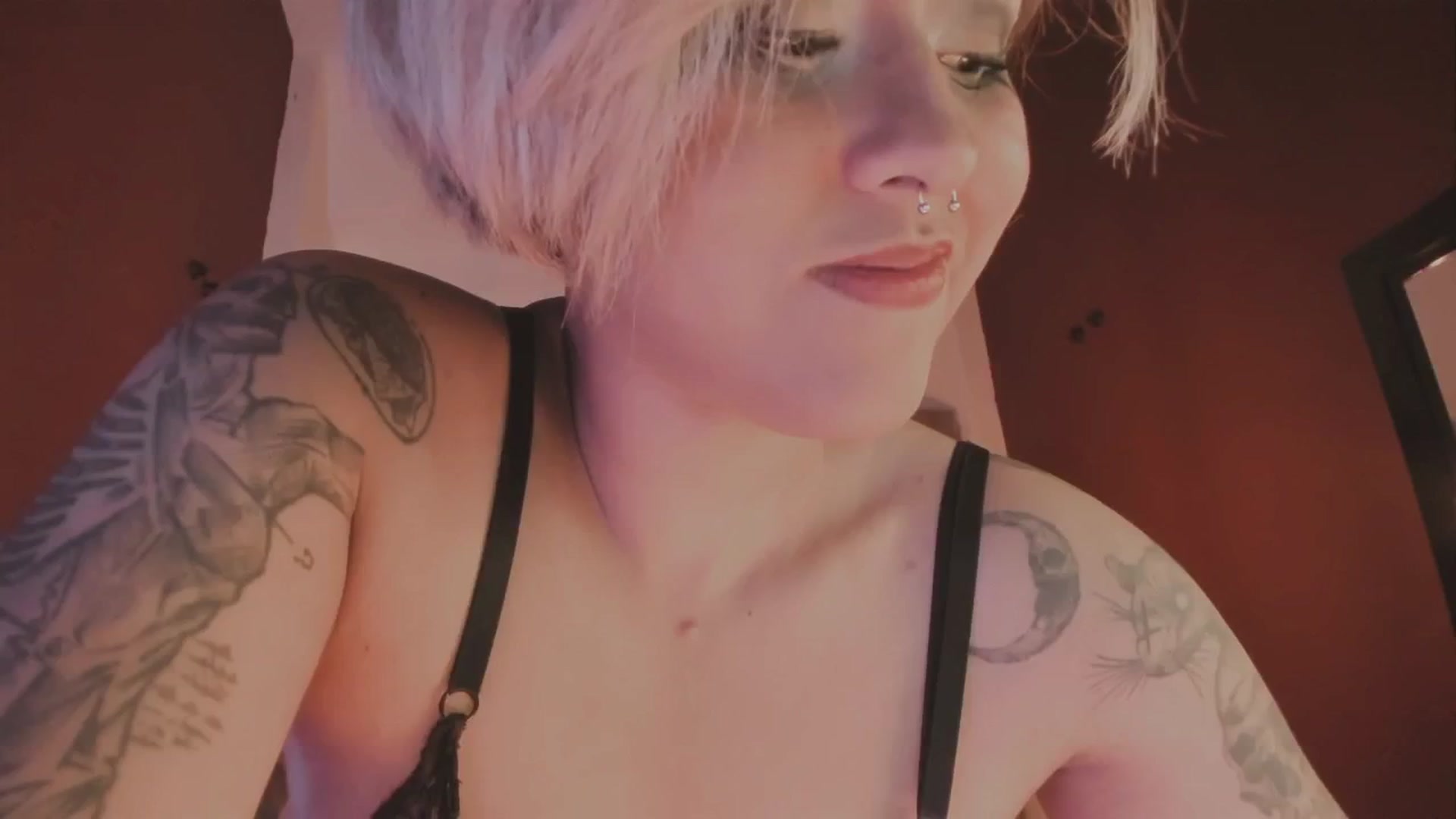 Gallery image thumbnail from AbraxxysRadio's myfreecams stream on, 12/06/2024, 24:13 image 10 of 20